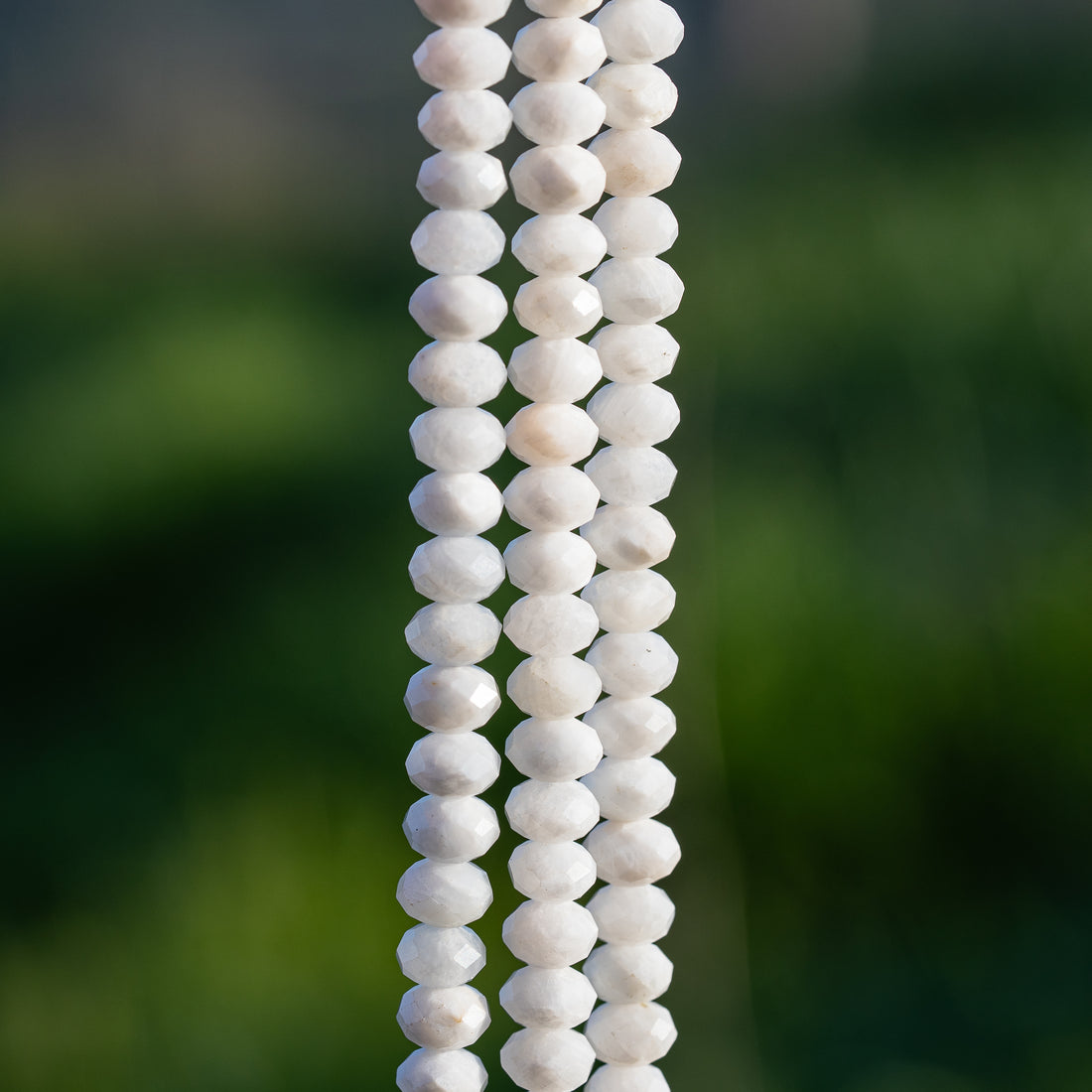 Perles rondelles facettes de Labradorite blanche de 8 x 5 mm ( 1/2 rang de env 36 perles )