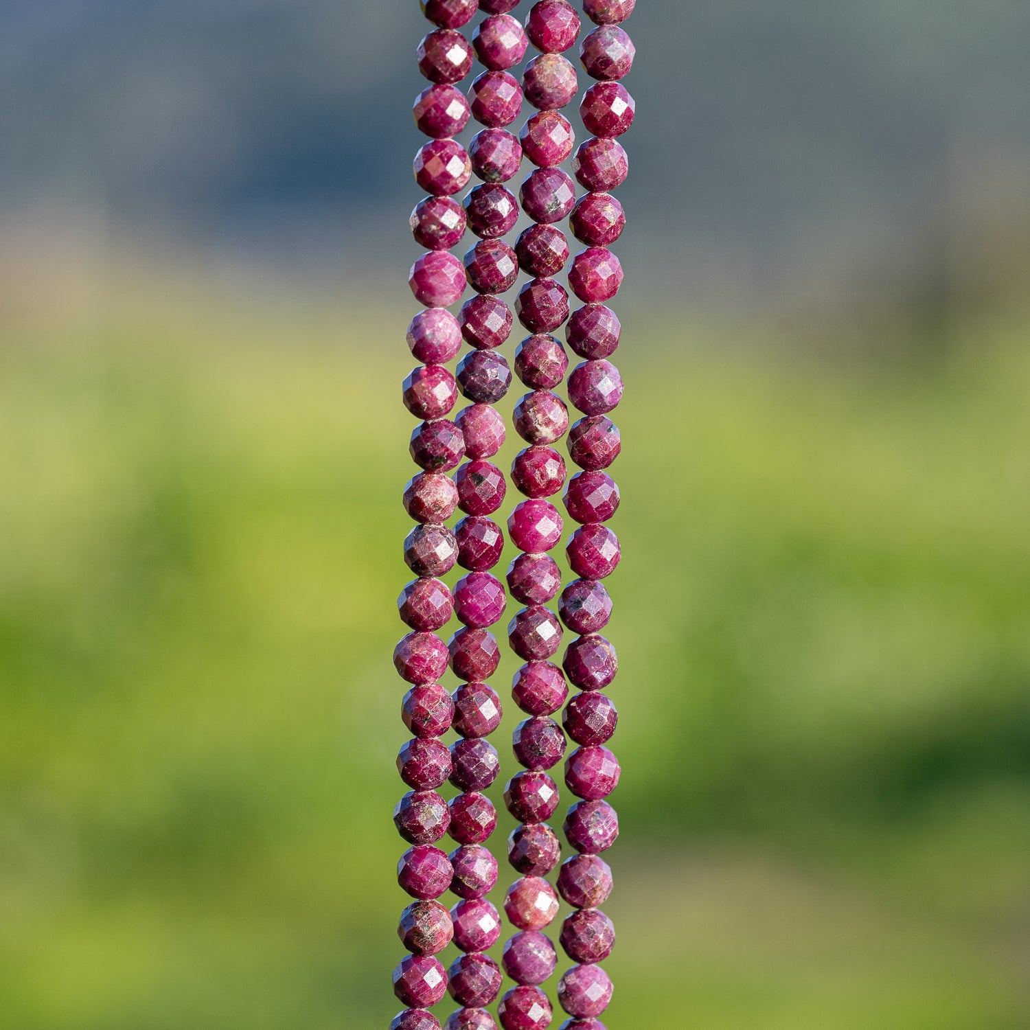 Perles rondes facettes de Rubis de 5 mm ( rang ou 1/2 rang )