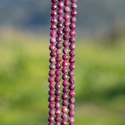 Perles rondes facettes de Rubis de 5 mm ( rang ou 1/2 rang )