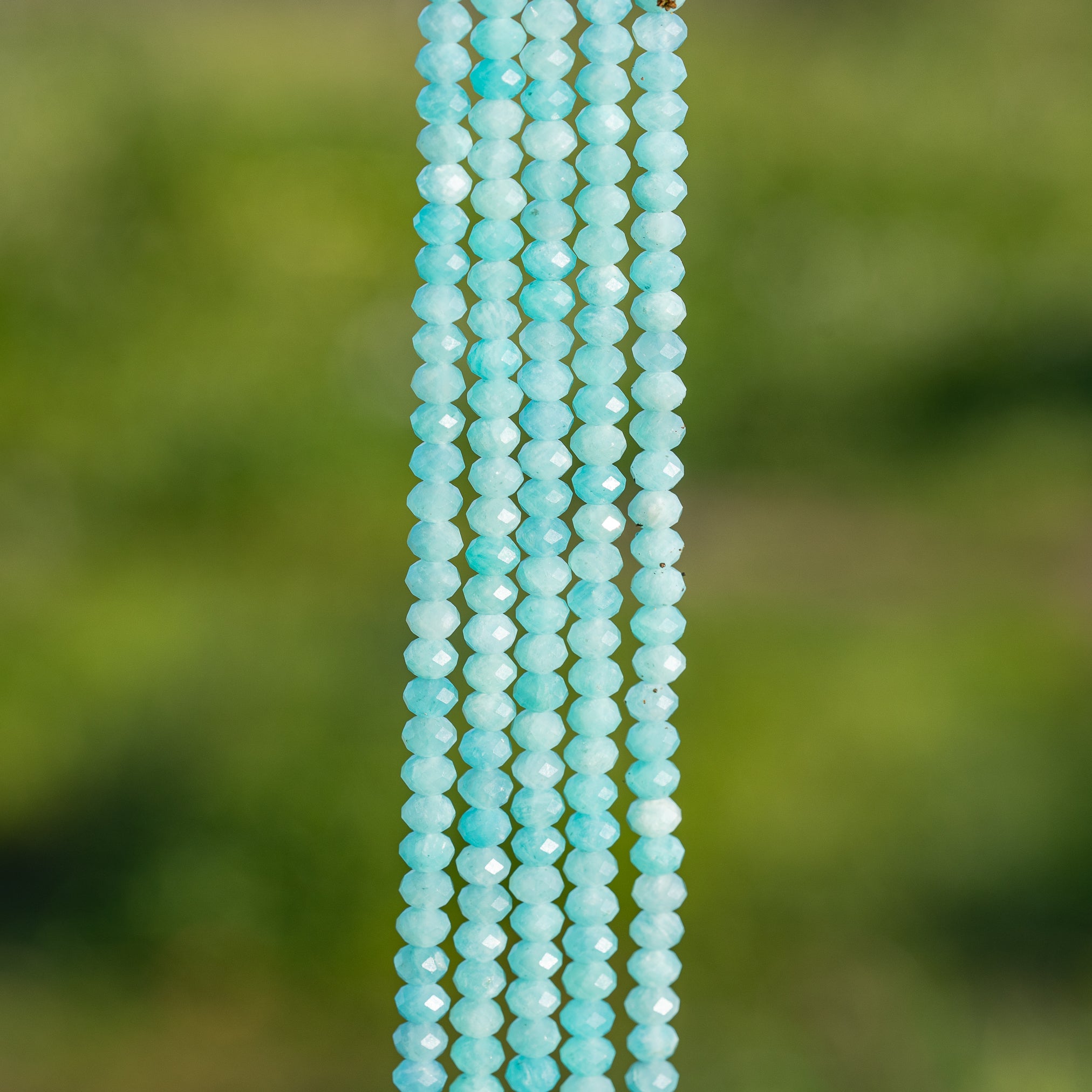 Perles rondelles facettes en Amazonite de 5 x 3,5 mm ( rang de env 104 perles )