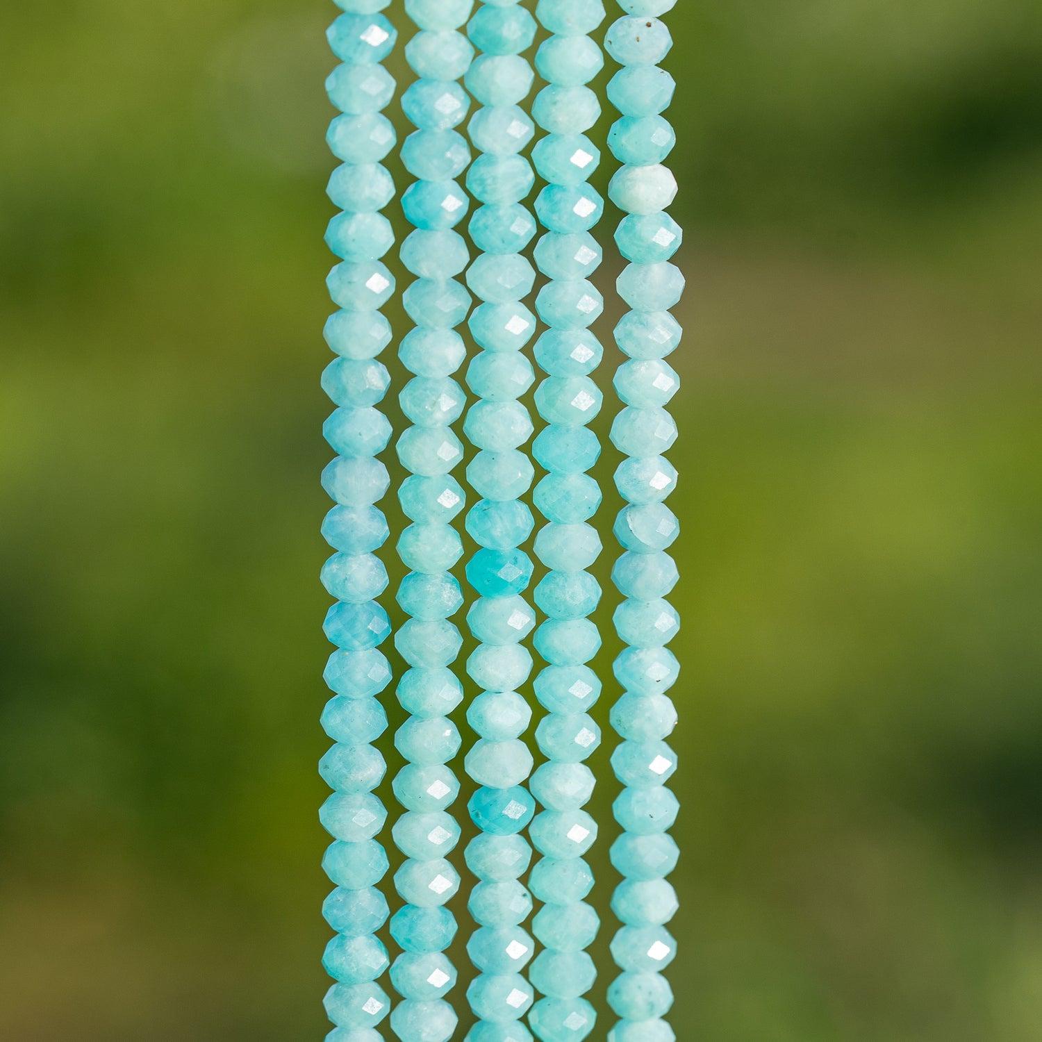Perles rondelles facettes en Amazonite de 5 x 3,5 mm ( rang de env 104 perles )