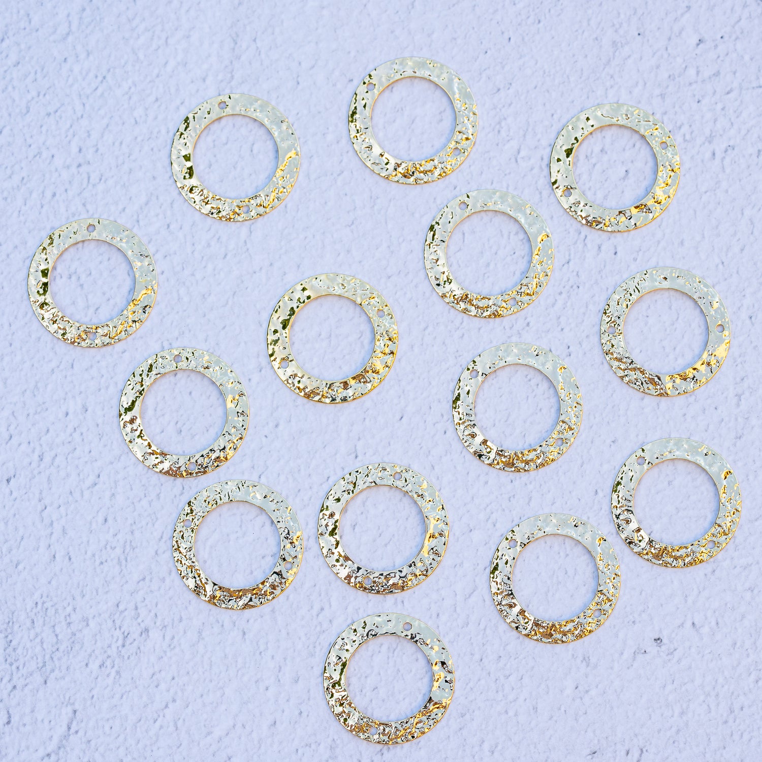 Breloques rondes connecteur texturées en laiton plaqué or 18 k de 21 mm ( à l&