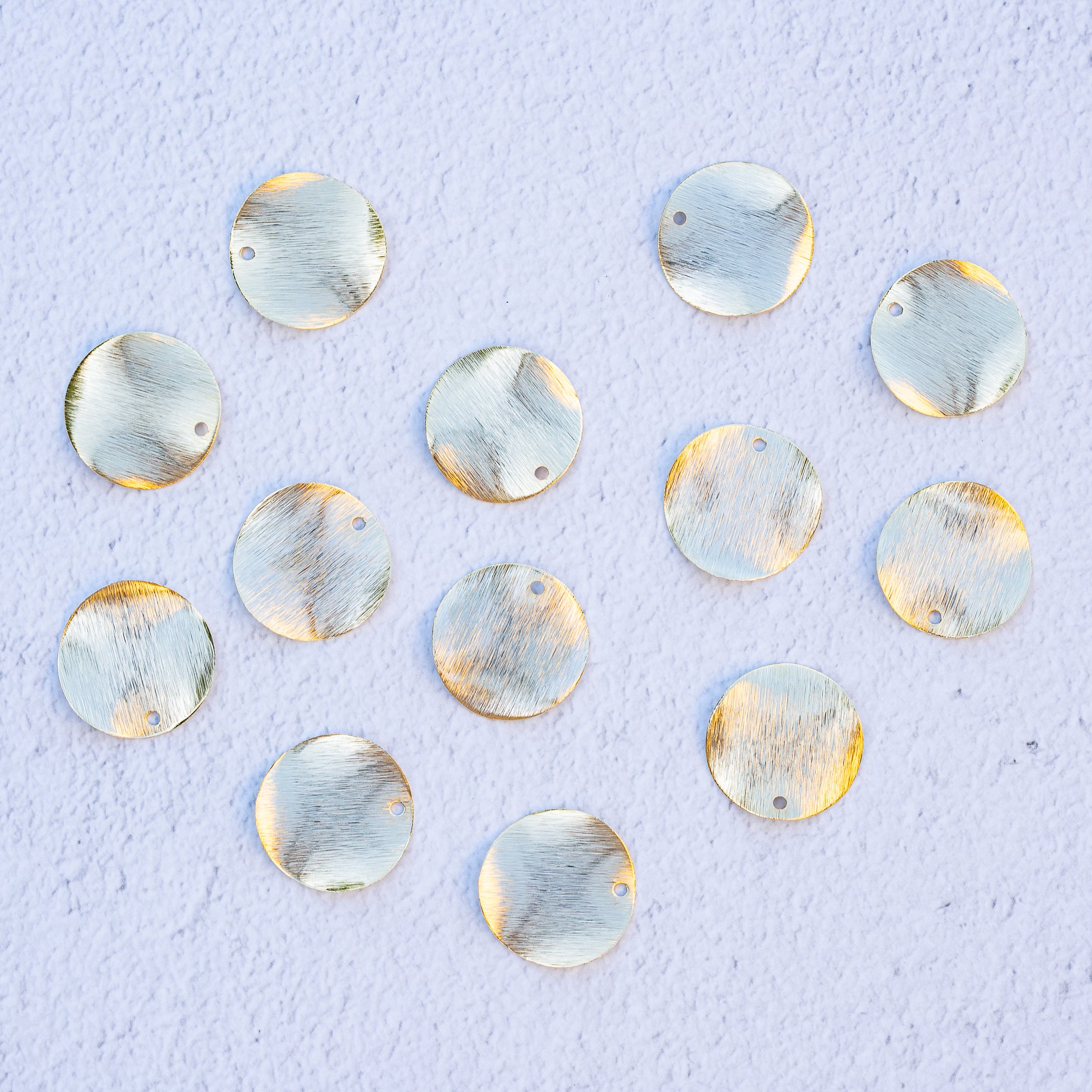 Médailles striées torsadées en laiton plaqué or 24k de 18 mm ( à l&