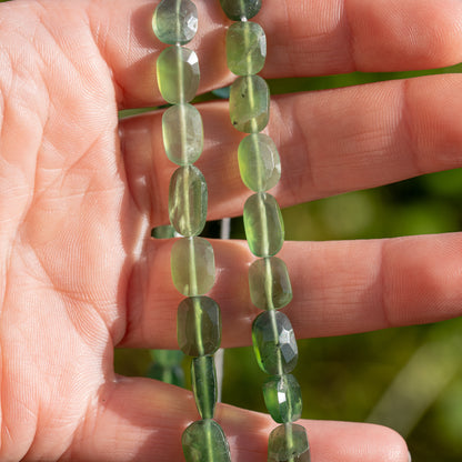 Perles ovales facettes de Serpentine de env 8/10 mm ( lot de 2 )