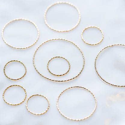 Anneaux fermés connecteurs diamantés plaqués or de 18, 30 ou 40 mm ( à l&