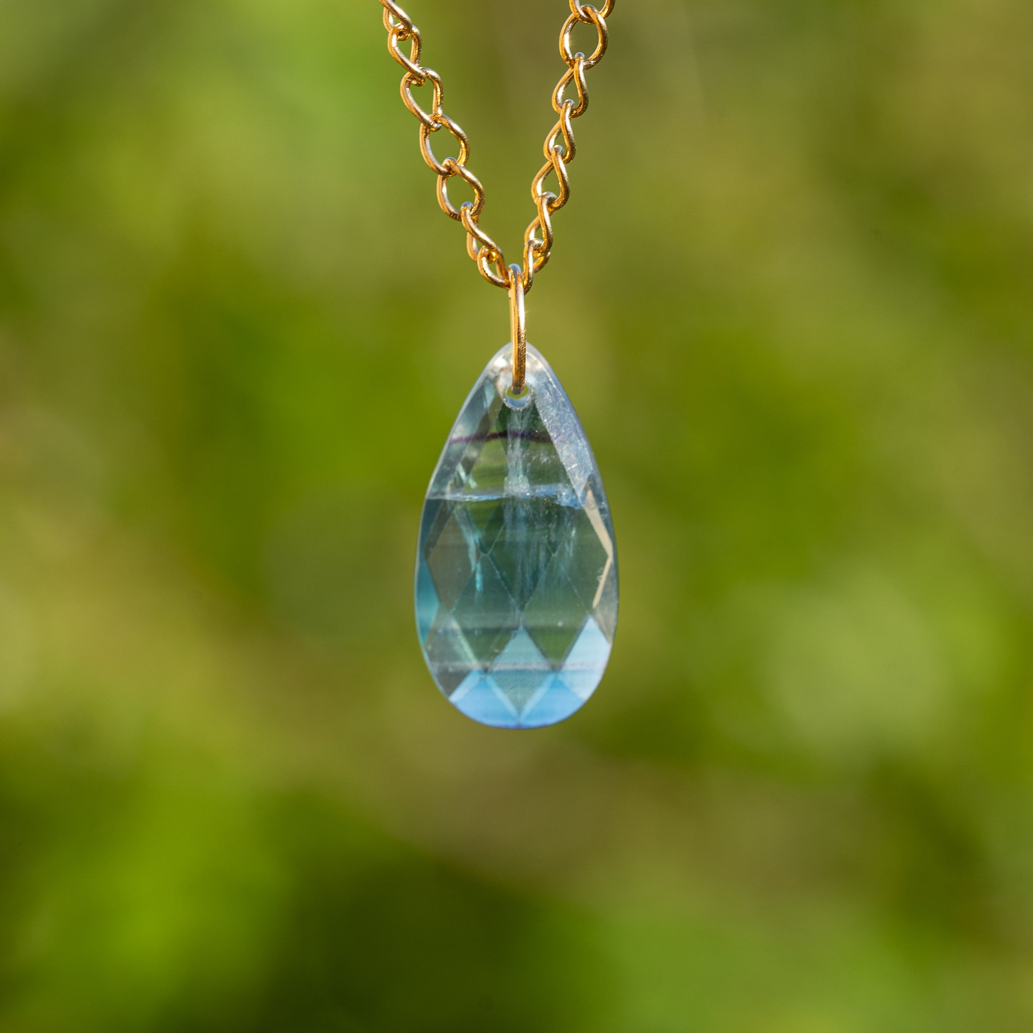 Pendentifs gouttes facettes en Fluorite multicolore de 24 mm au choix ( à l&