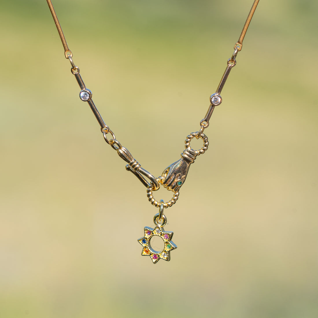 Breloques soleil en laiton plaqué or 18k et zirconium colorés de 12 mm ( à l&