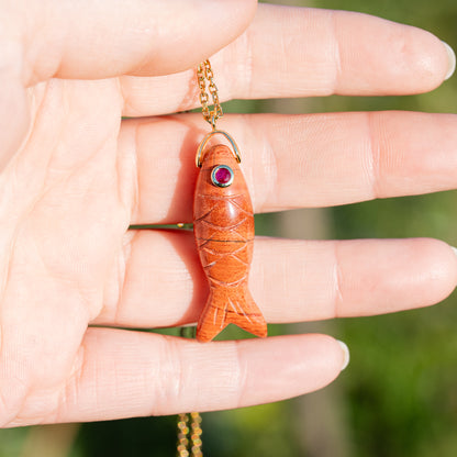Pendentif poissons en Jaspe rouge, laiton et zirconium rose de 45 mm ( à l&
