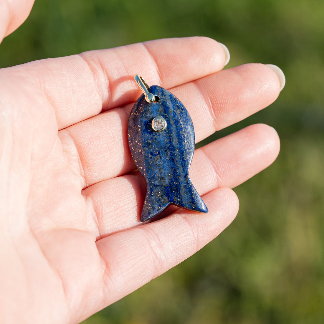 Pendentif poissons en Lapis-lazuli, laiton et zirconium de 45 mm ( à l&