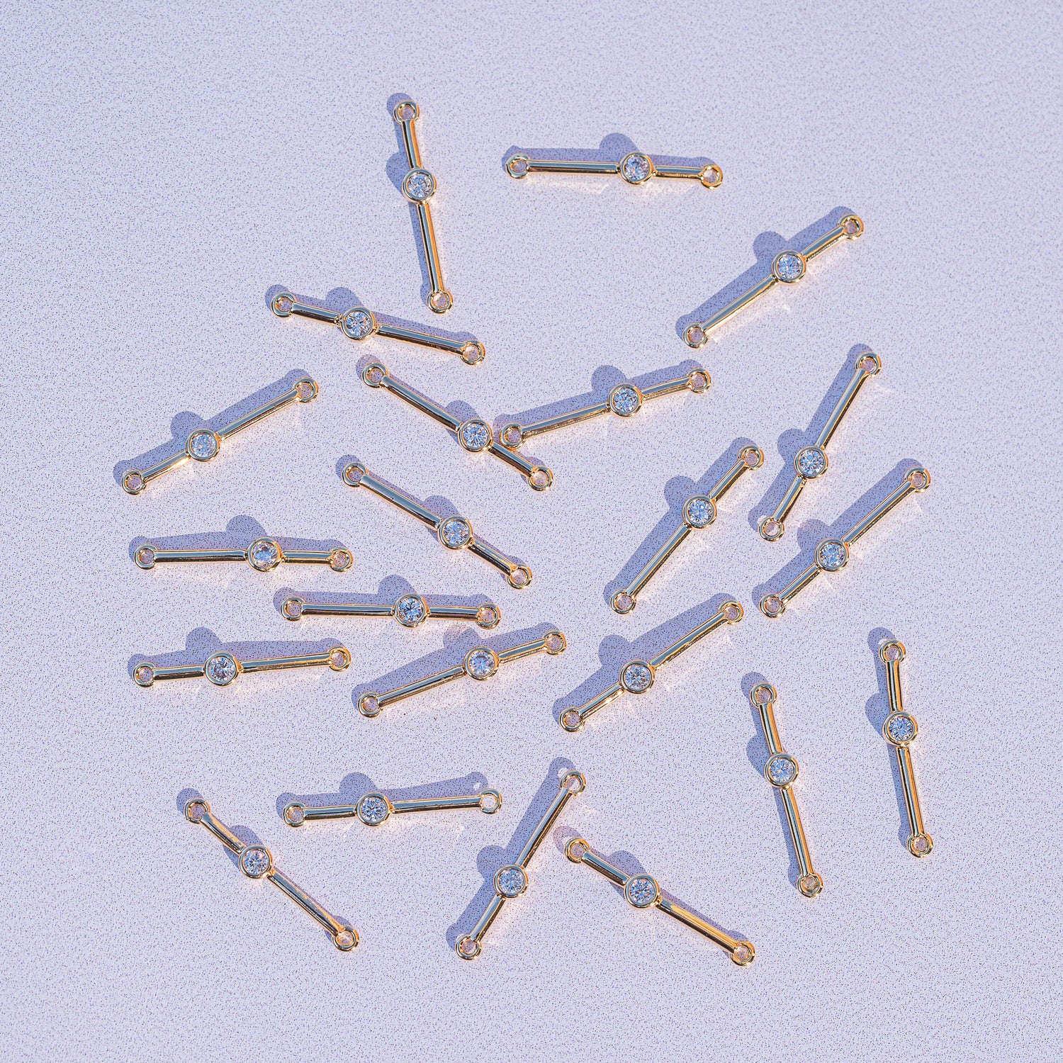 Connecteur barre en laiton plaqué or 18k et zirconium de 18 mm ( à l&