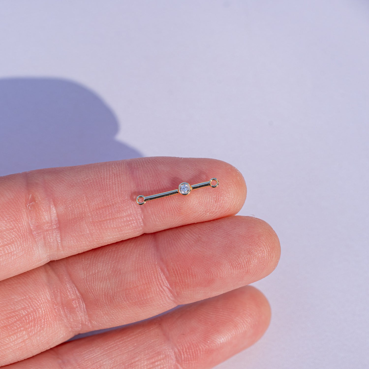 Connecteur barre en laiton plaqué or 18k et zirconium de 18 mm ( à l&