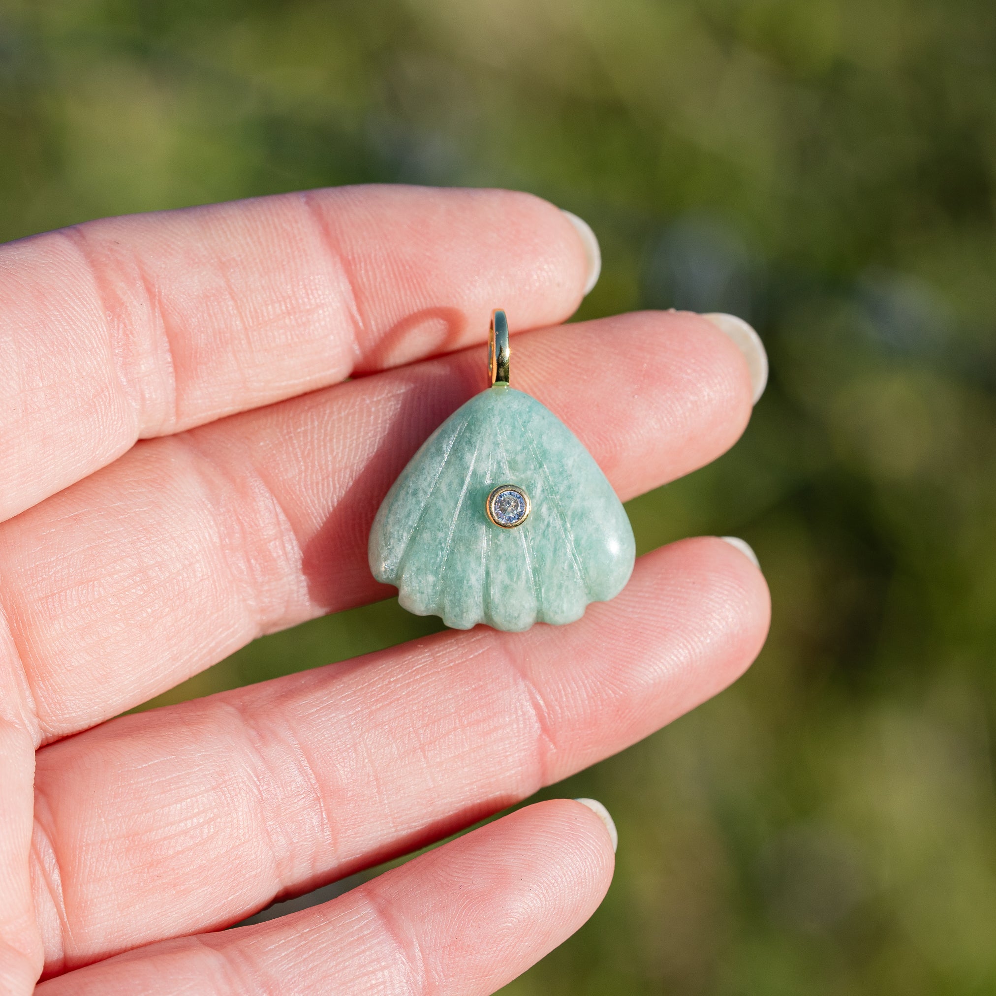 Pendentif coquillage en Amazonite, laiton et zirconium de 25 mm ( à l&