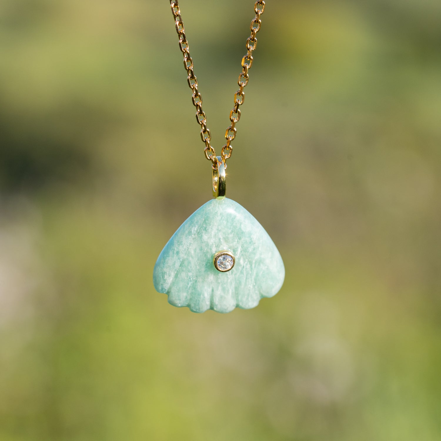 Pendentif coquillage en Amazonite, laiton et zirconium de 25 mm ( à l&