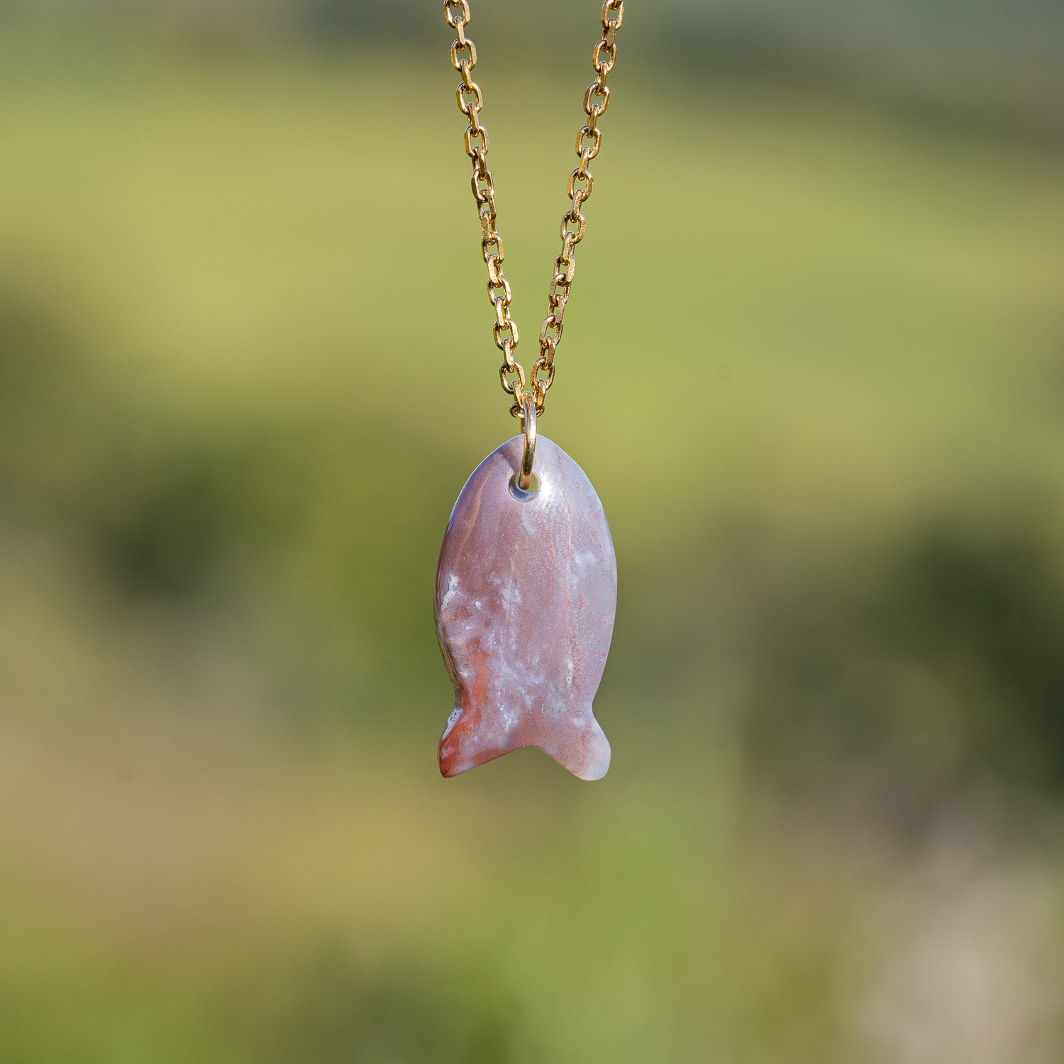 Pendentif poissons en Agate indienne avec anneau en inox plaqué or de 25 mm ( à l&