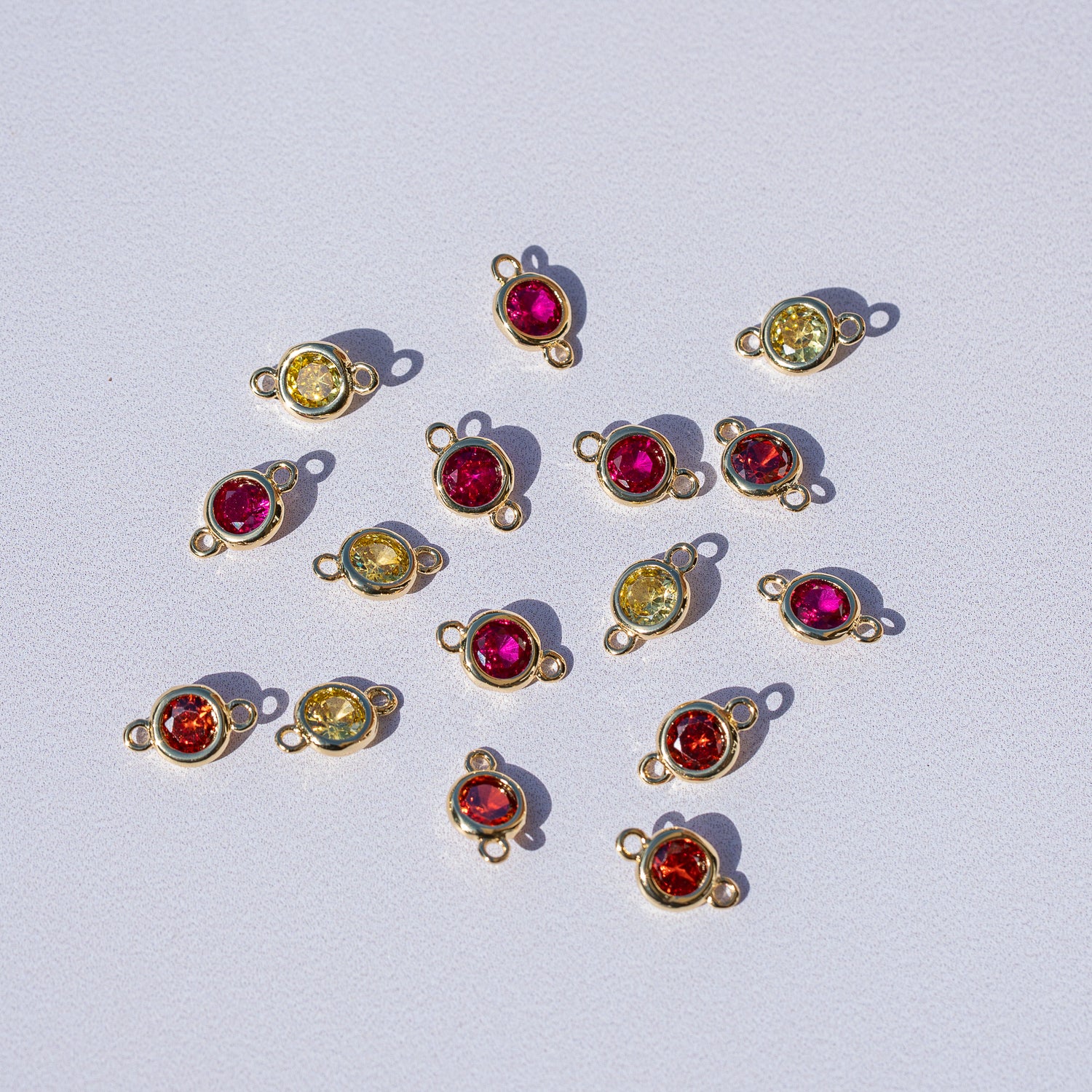 Connecteur rond en laiton plaqué or 18 k et zirconium de 11 mm au choix ( à l&