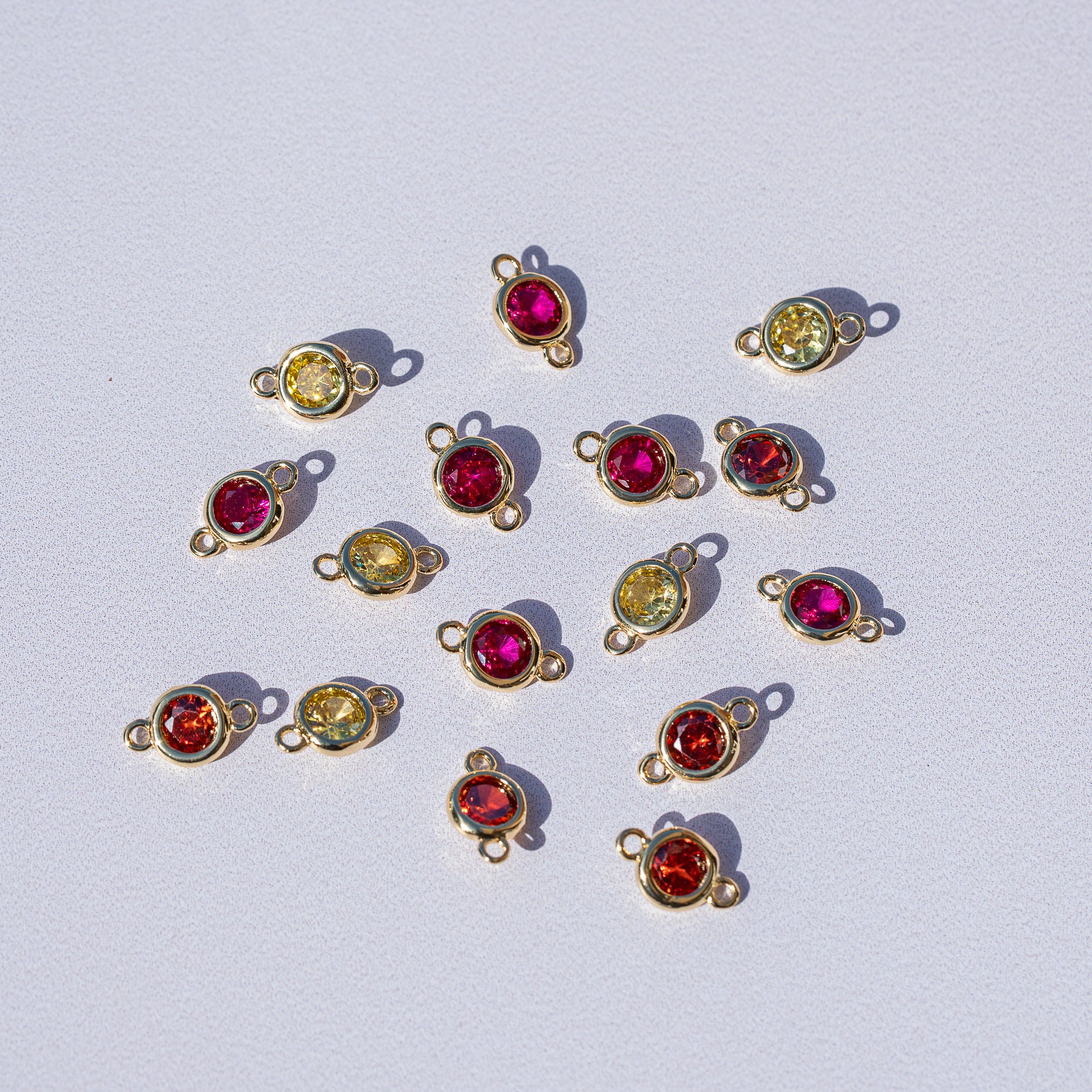 Connecteur rond en laiton plaqué or 18 k et zirconium de 11 mm au choix ( à l&