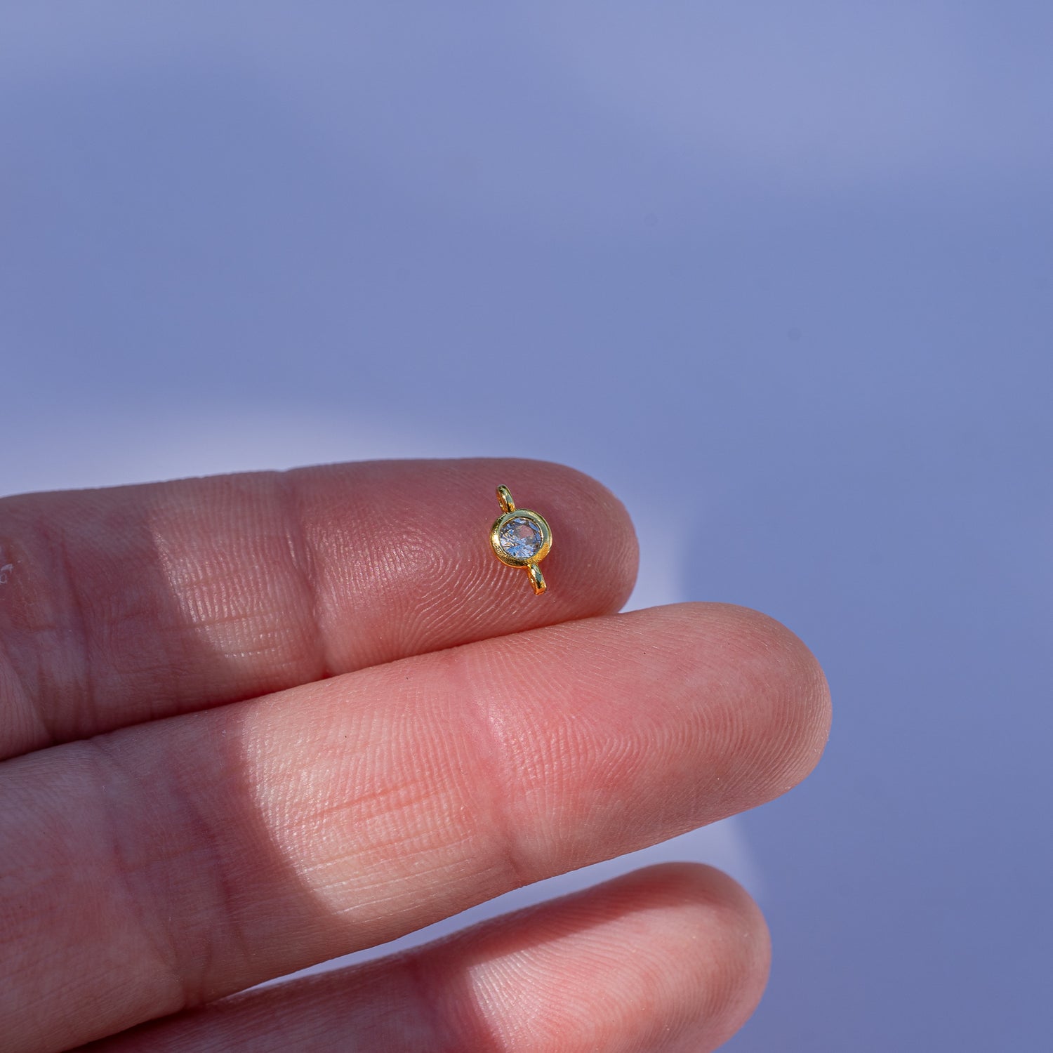 Connecteur rond en laiton plaqué or 18 k et zirconium de 8 mm ( à l&