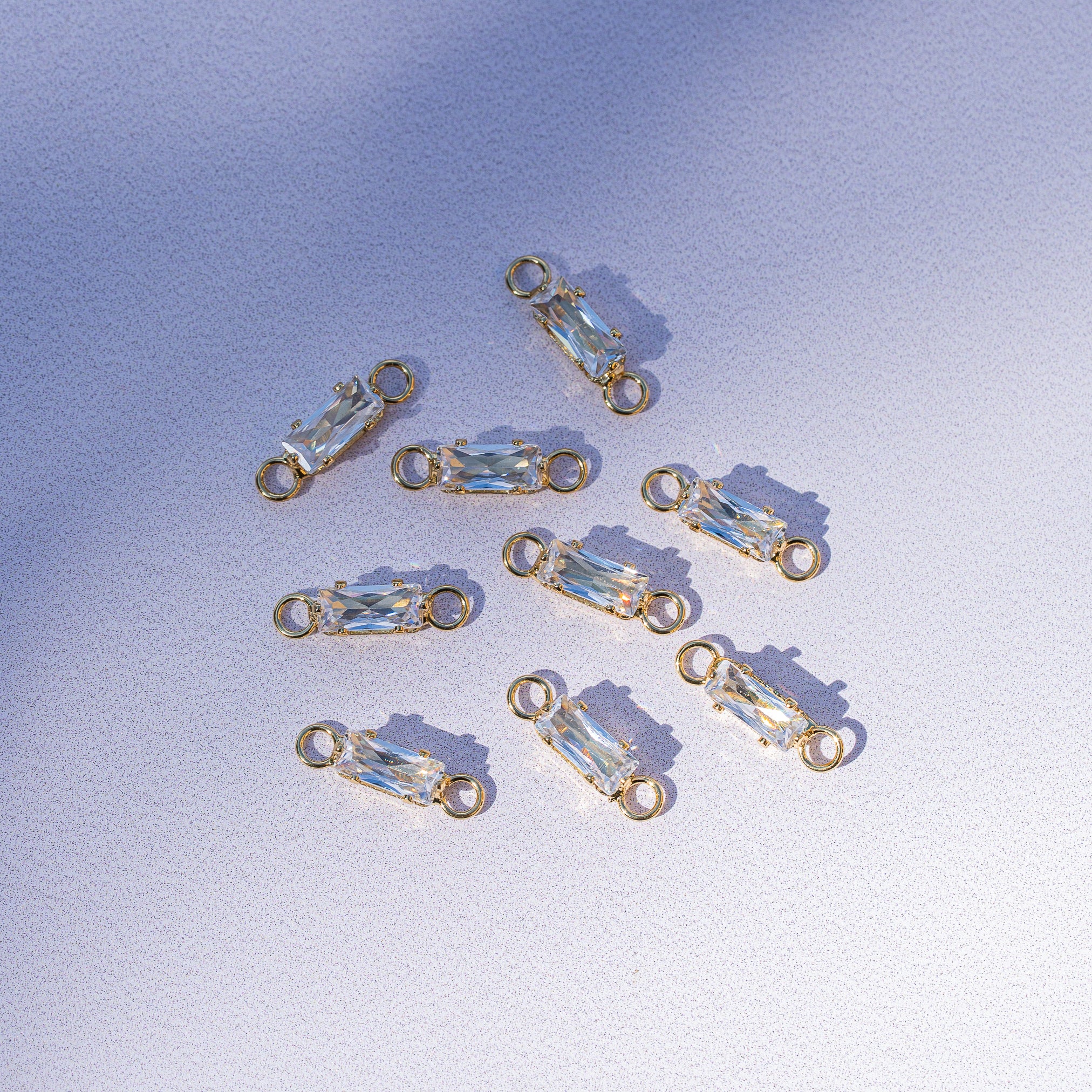 Connecteur rectangle en laiton plaqué or 18 k et zirconium de 13 mm ( à l&
