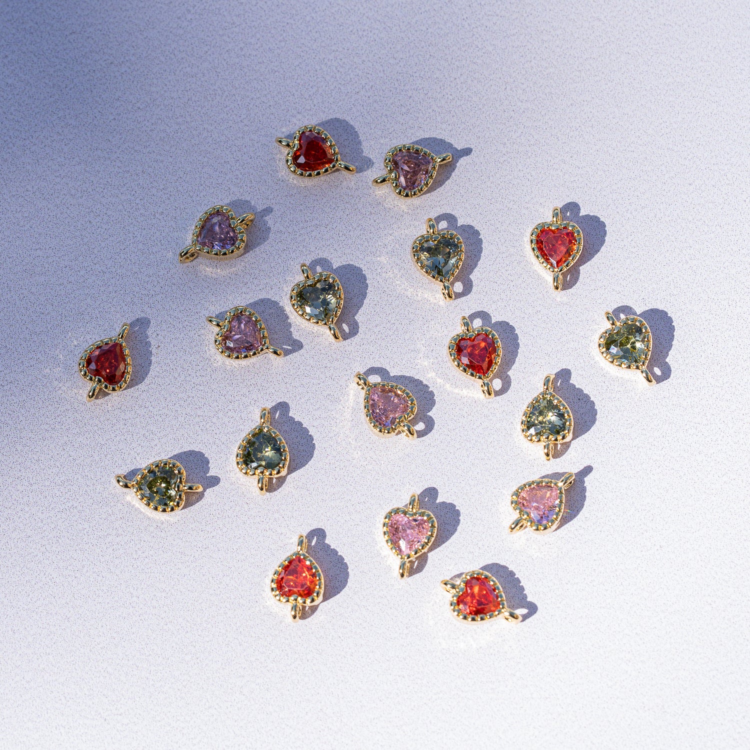 Connecteur coeur en laiton plaqué or 18 k et zirconium colorés de 9 mm au choix ( à l&
