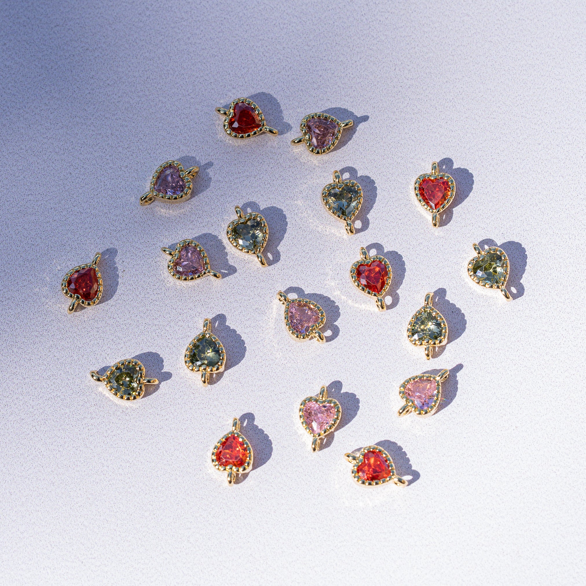 Connecteur coeur en laiton plaqué or 18 k et zirconium colorés de 9 mm au choix ( à l&