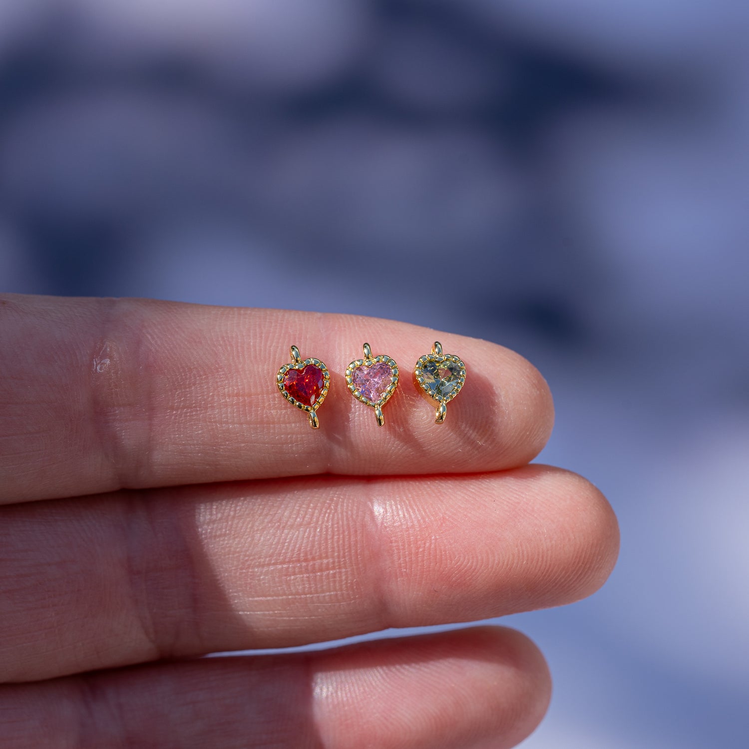 Connecteur coeur en laiton plaqué or 18 k et zirconium colorés de 9 mm au choix ( à l&