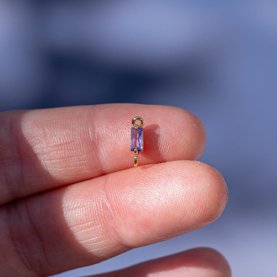 Connecteur rectangle en laiton plaqué or 18 k et zirconium lilas de 10 mm ( à l&