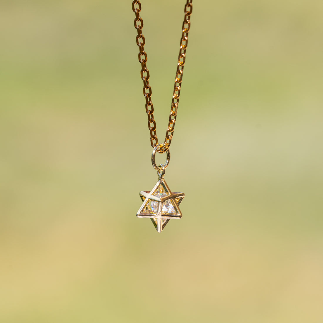 Breloques Merkaba en laiton plaqué or 18k et zirconium de 12 mm ( à l&