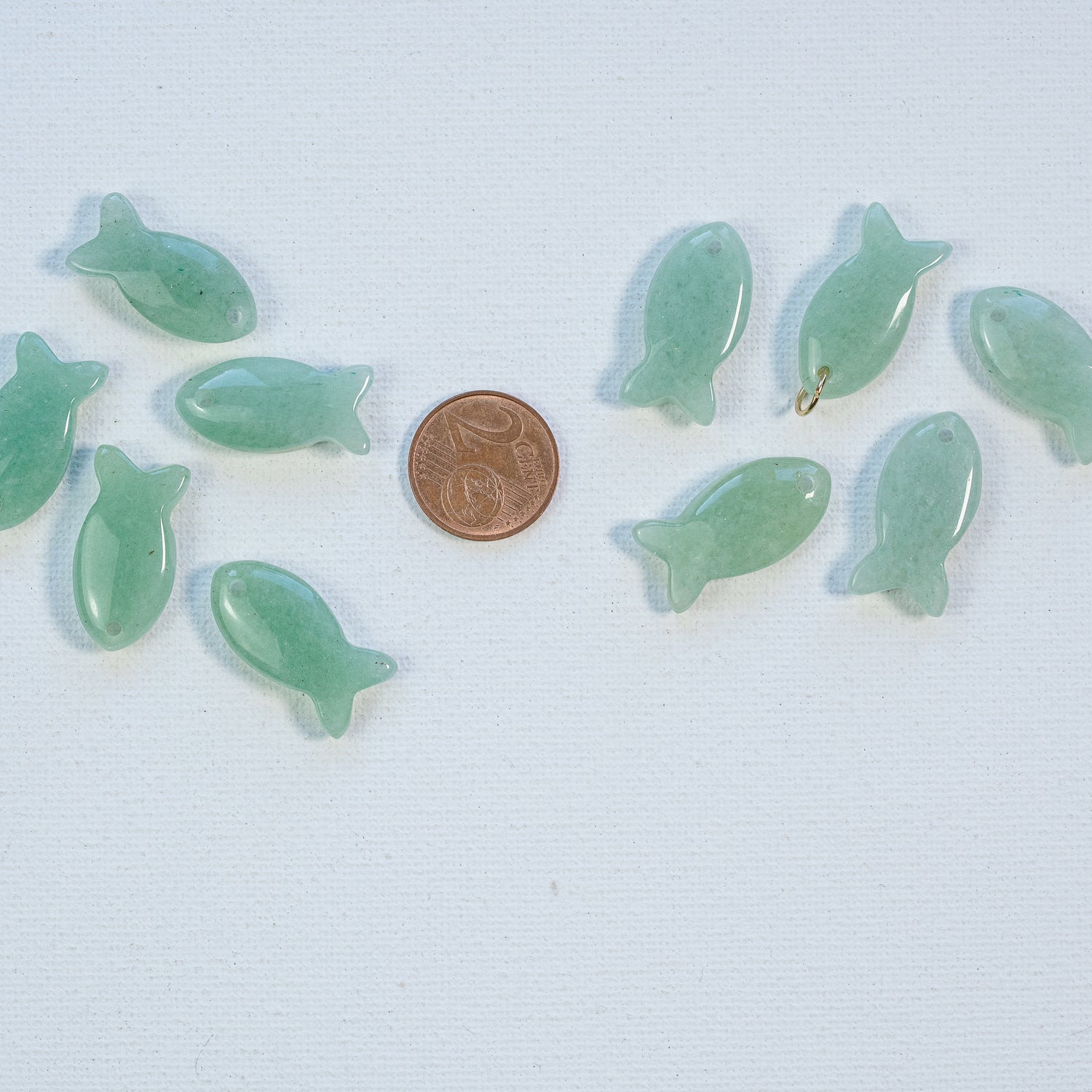 Pendentif poissons en Aventurine verte avec anneau en inox plaqué or de 25 mm ( à l&
