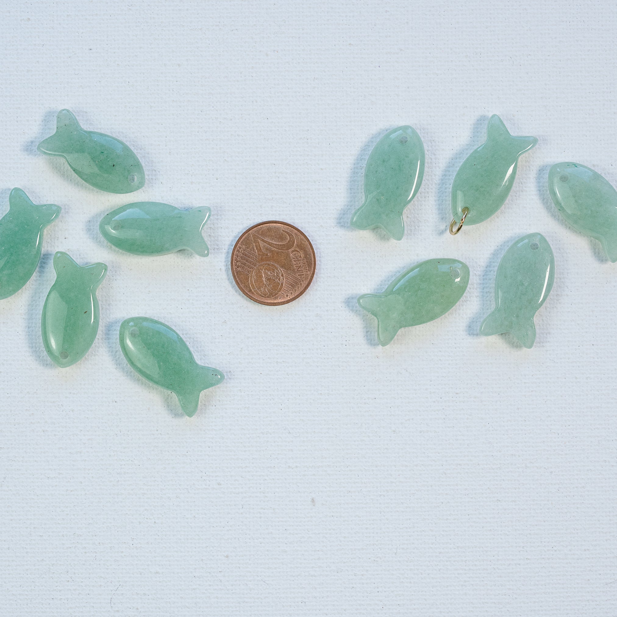 Pendentif poissons en Aventurine verte avec anneau en inox plaqué or de 25 mm ( à l&