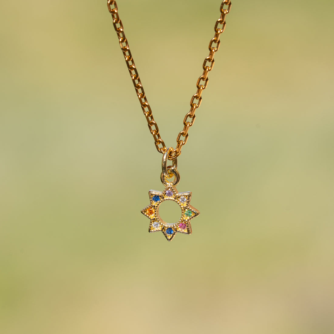 Breloques soleil en laiton plaqué or 18k et zirconium colorés de 12 mm ( à l&