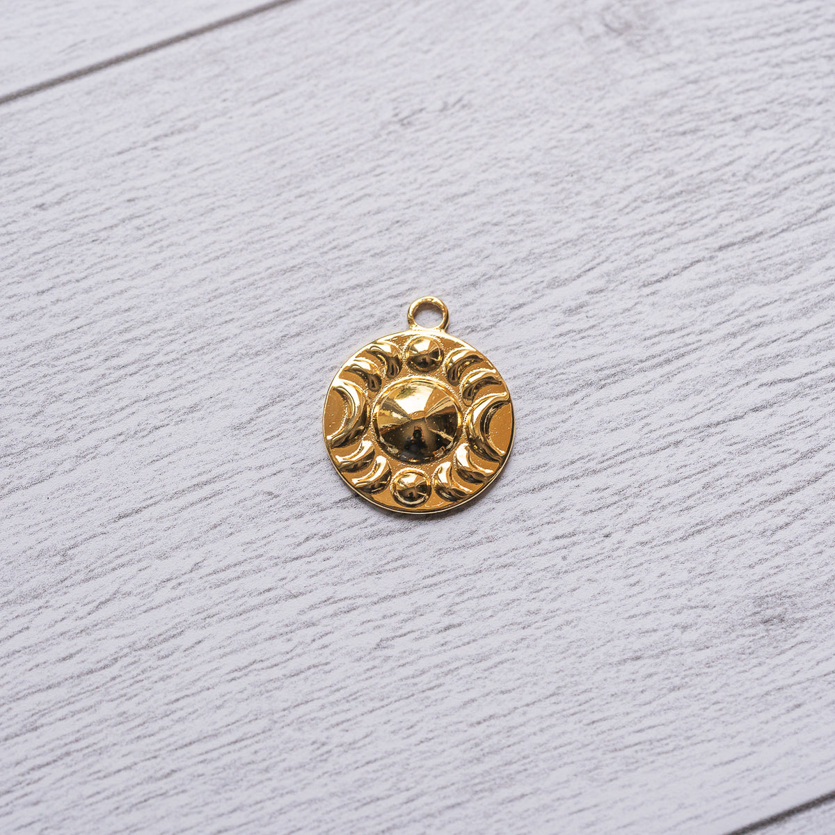 Breloques rondes " cycle lunaire "  en acier inoxydable plaqué or 18k de 20 mm ( à l&