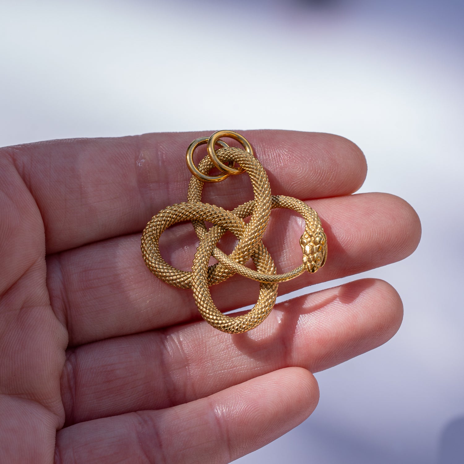Breloque connecteur serpent/noeud celtique en acier inoxydable doré de 37 mm ( à l&