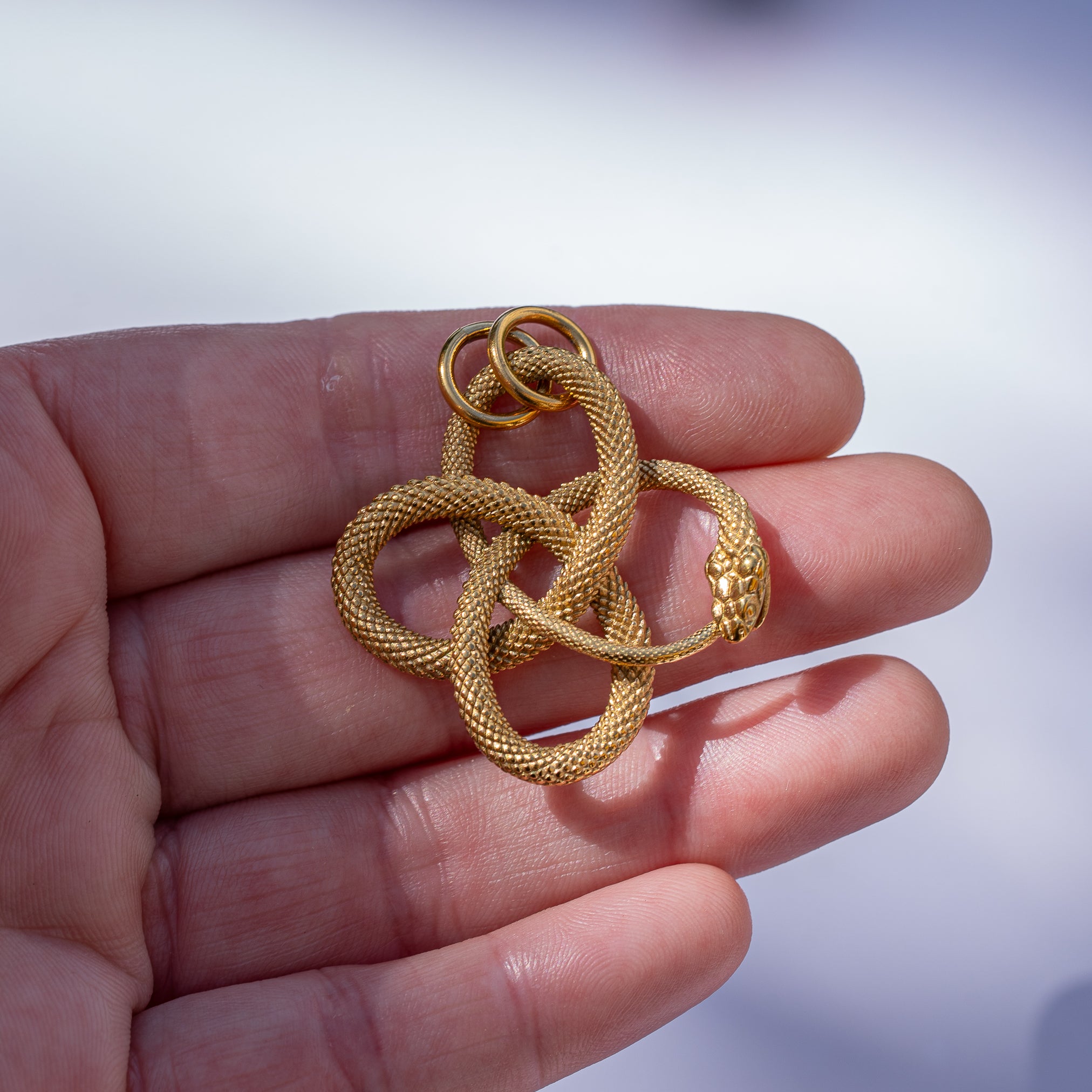 Breloque connecteur serpent/noeud celtique en acier inoxydable doré de 37 mm ( à l&