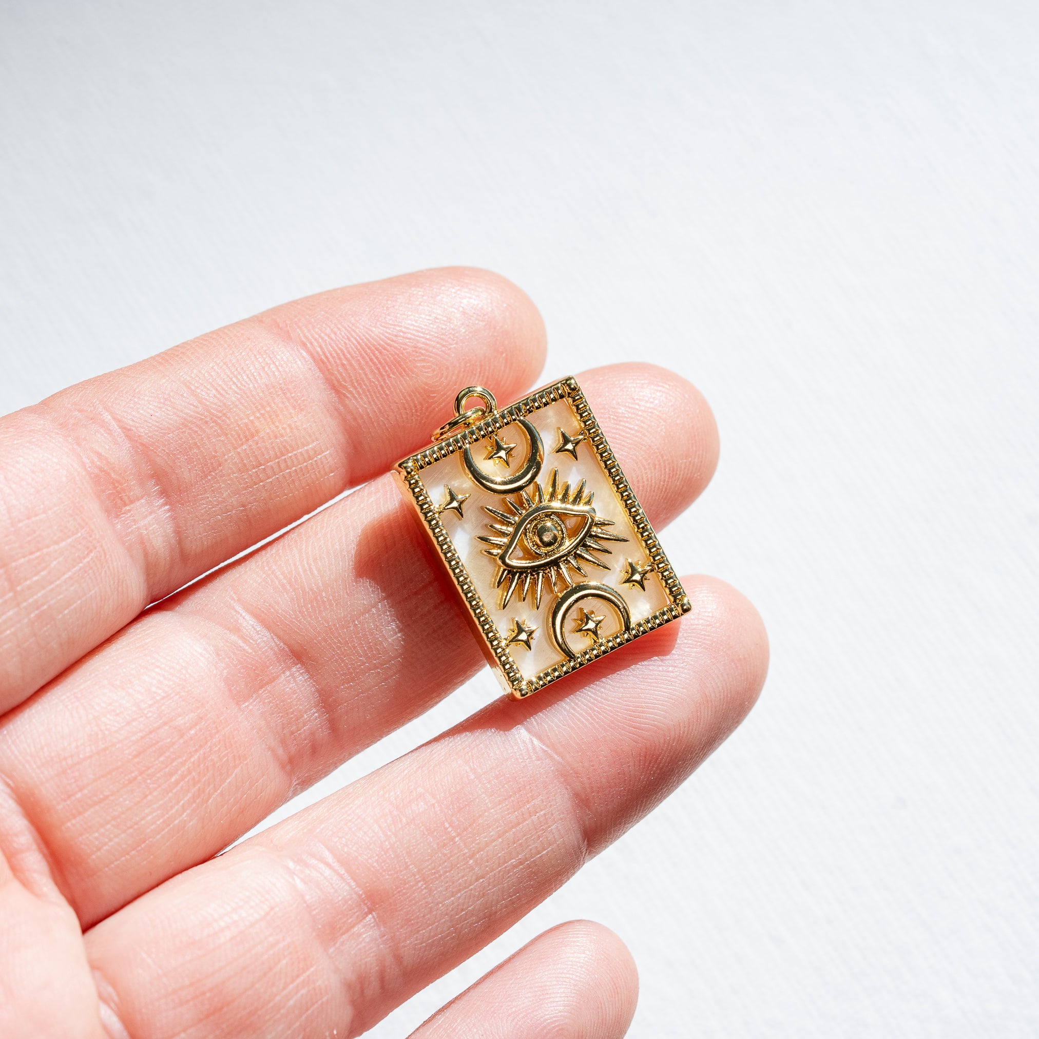 Breloques rectangle oeil/lune/étoile en nacre et laiton plaqué or 18k de 24,5 mm ( à l&
