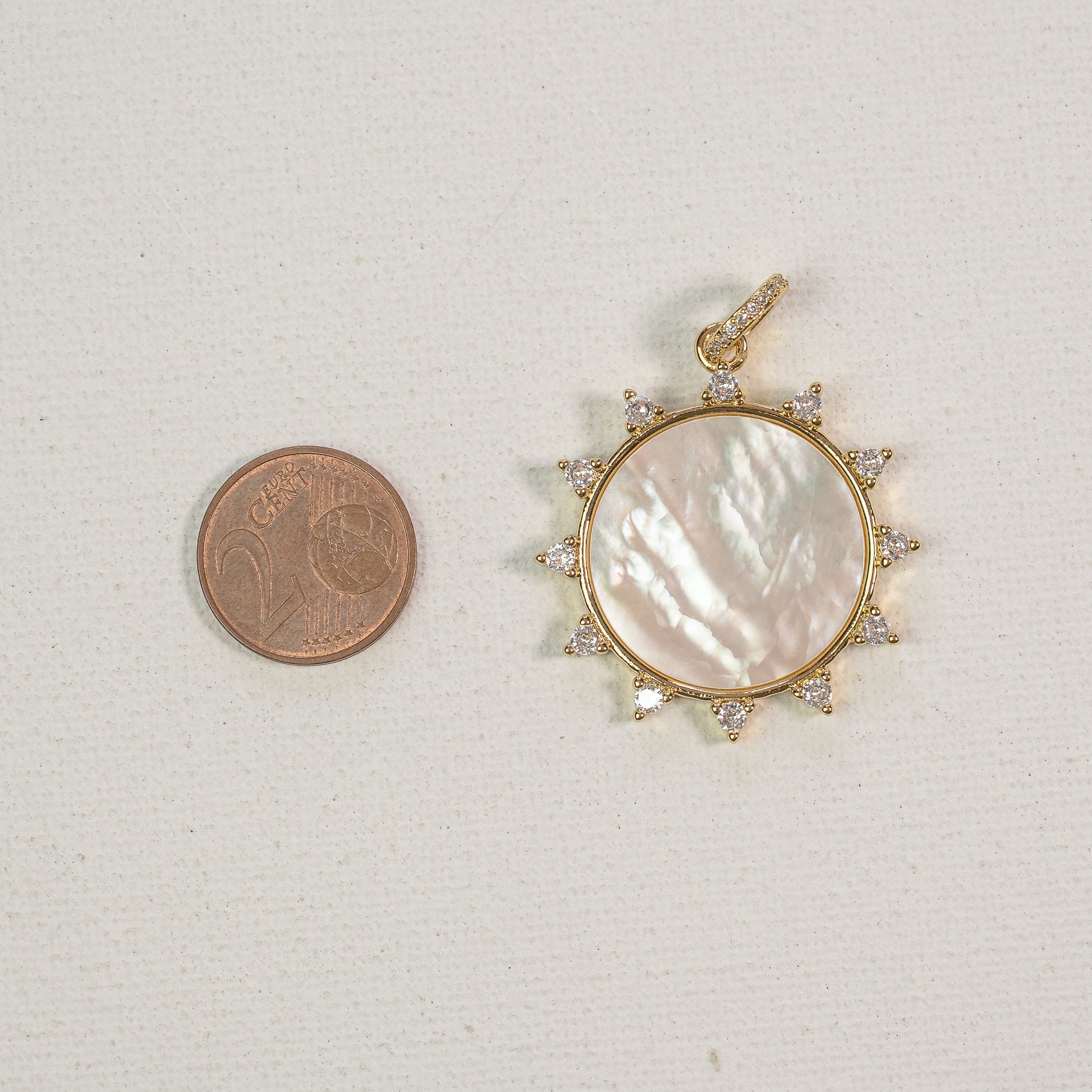 Breloques rondes soleil en nacre, laiton plaqué or 18k et zirconium de 42,5 mm ( à l&