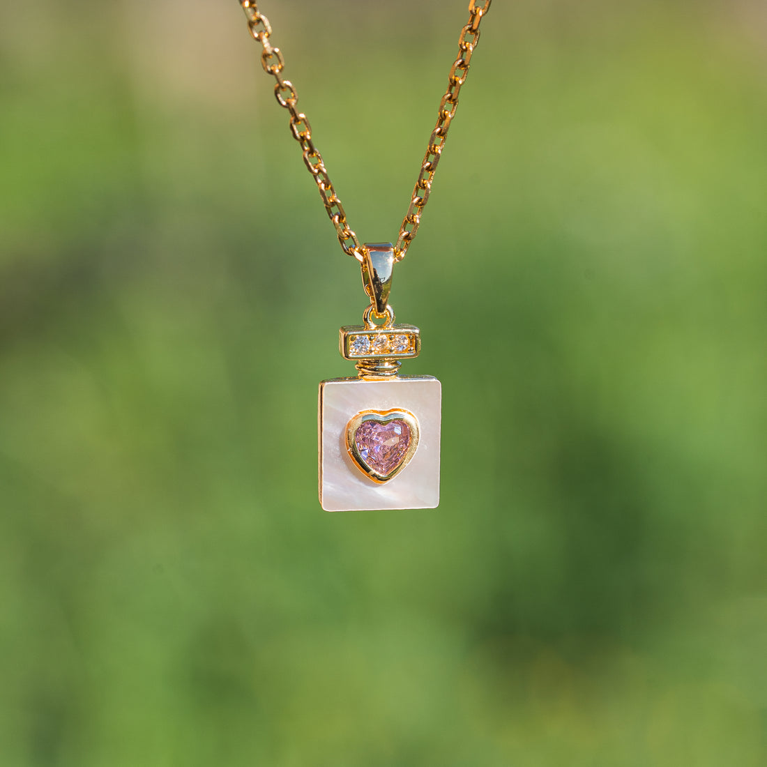 Breloques rectangle/flacon en nacre, laiton plaqué or 18k et ♡ zirconium rose de 18 mm ( à l&