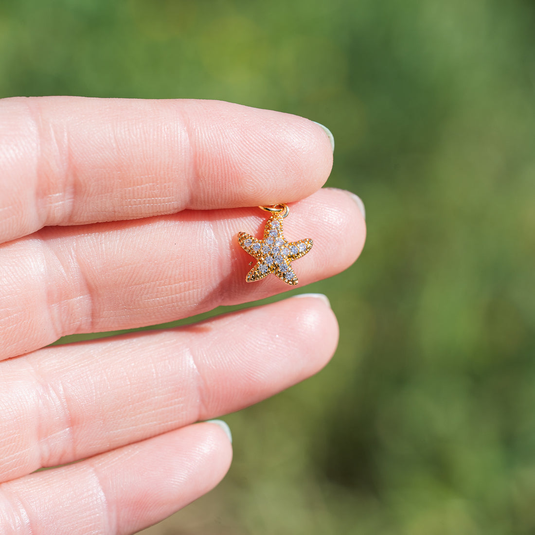Breloques étoiles de mer en laiton plaqué or 18k et zirconium de 13 mm ( à l&