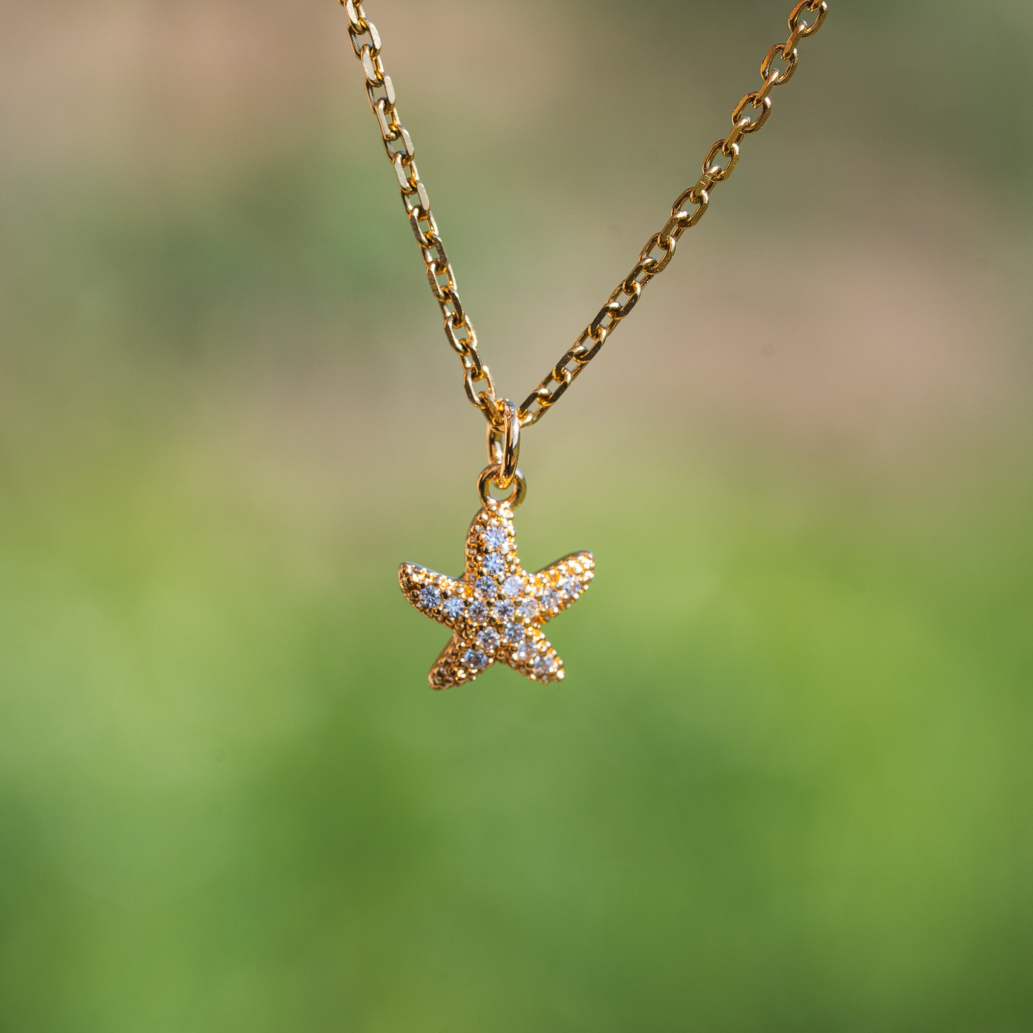 Breloques étoiles de mer en laiton plaqué or 18k et zirconium de 13 mm ( à l&