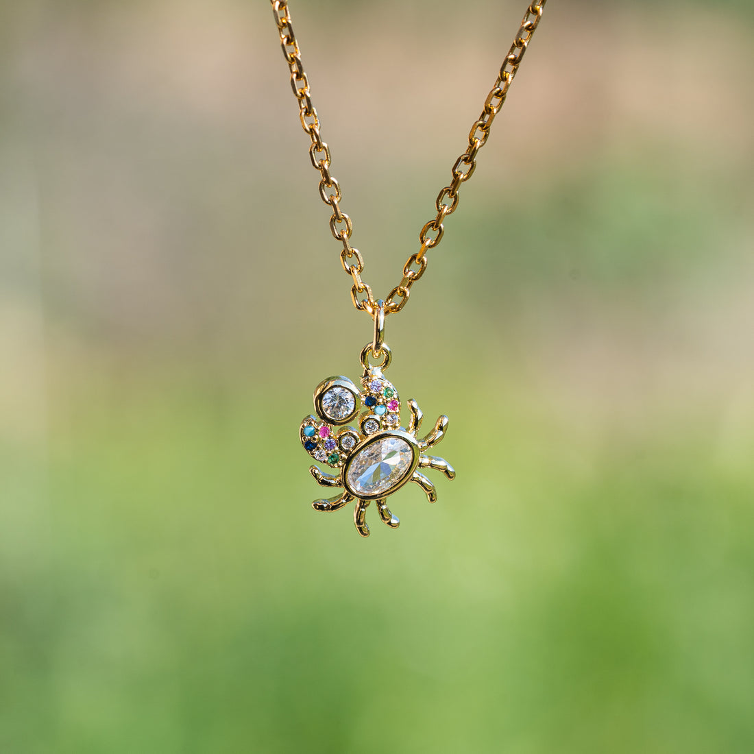 Breloques crabes en laiton plaqué or 18k et zirconium de 18 mm ( à l&