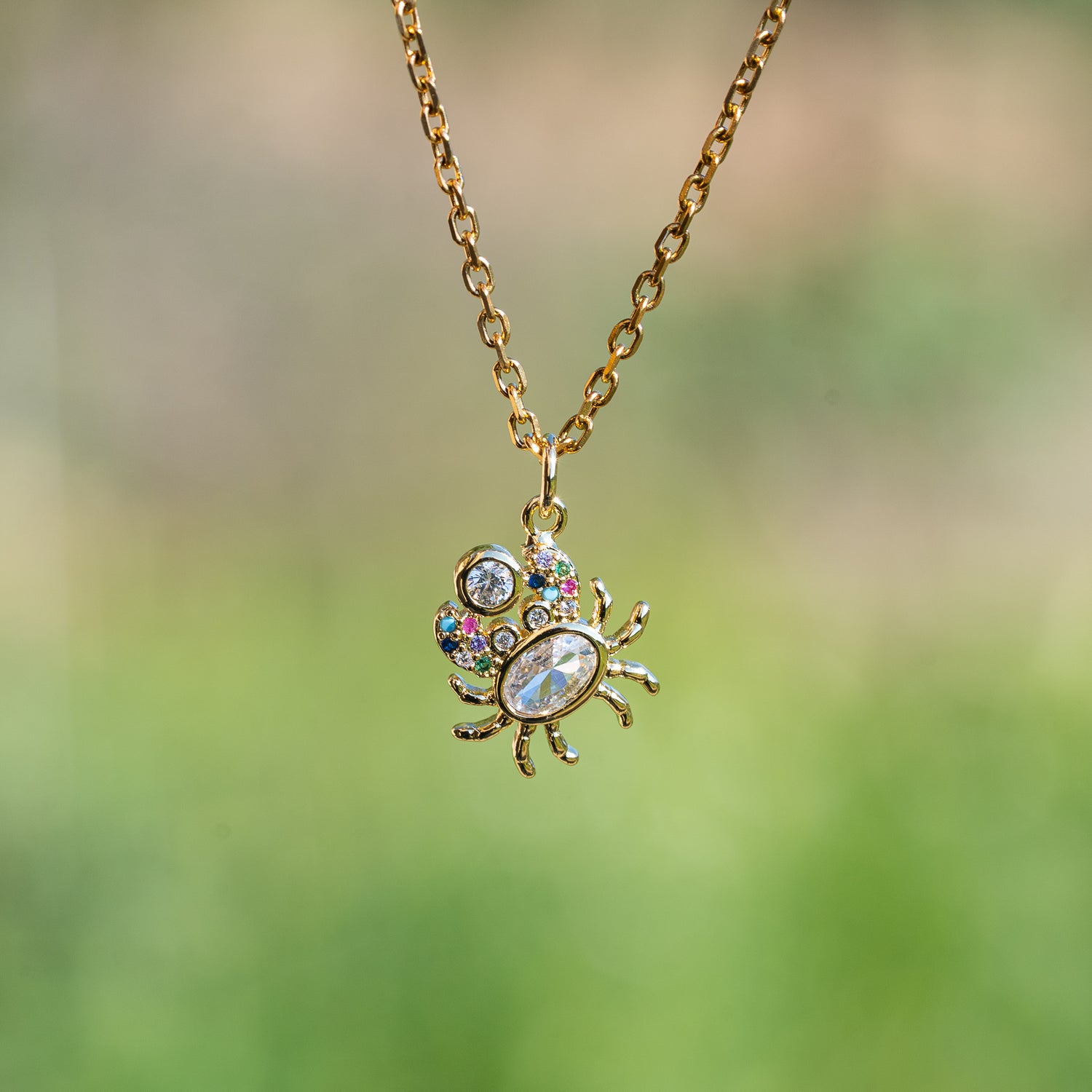 Breloques crabes en laiton plaqué or 18k et zirconium de 18 mm ( à l&