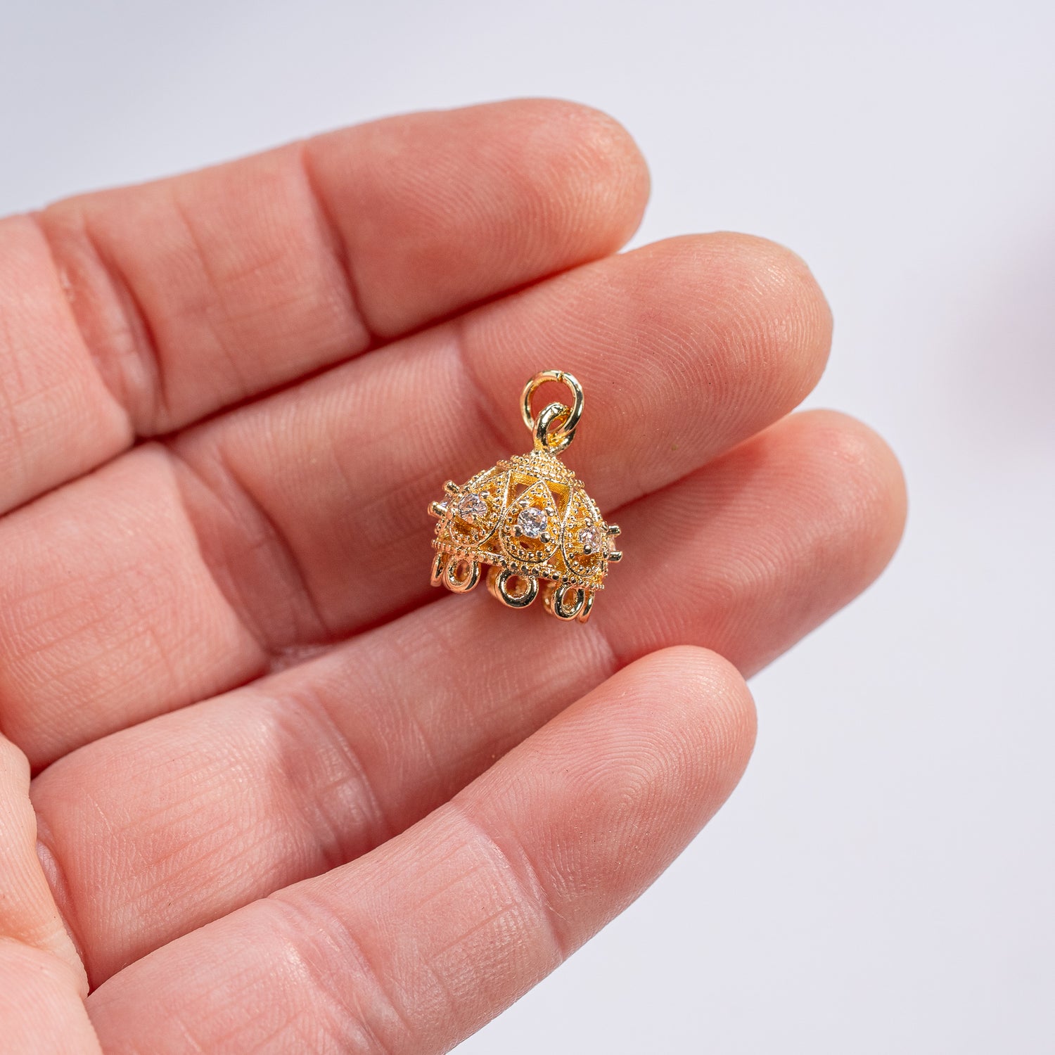 Breloque connecteur cloche/couronne en laiton plaqué or 14k et zirconium de 14 mm ( à l&