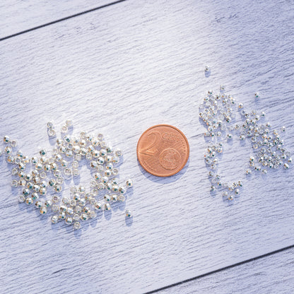 Perles rondes facettes en laiton plaqué argent 925 de 2 ou 3 mm ( lot de 10 ou 50 )