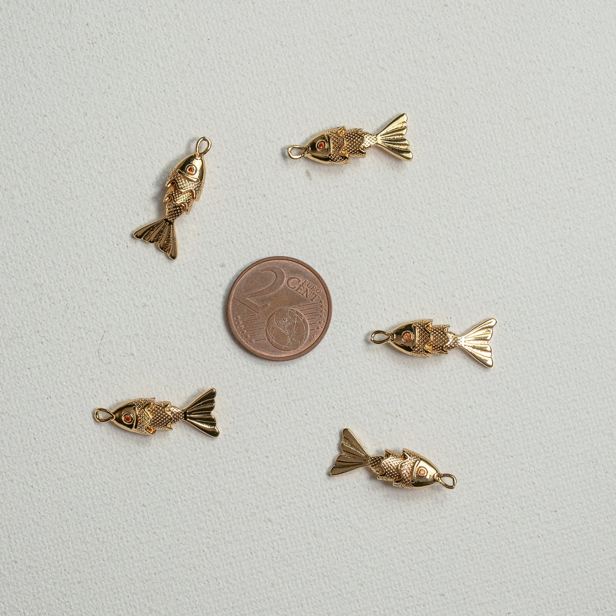Breloques poissons articulées en laiton plaqué or 18k et zirconium orange de 22 mm ( à l&