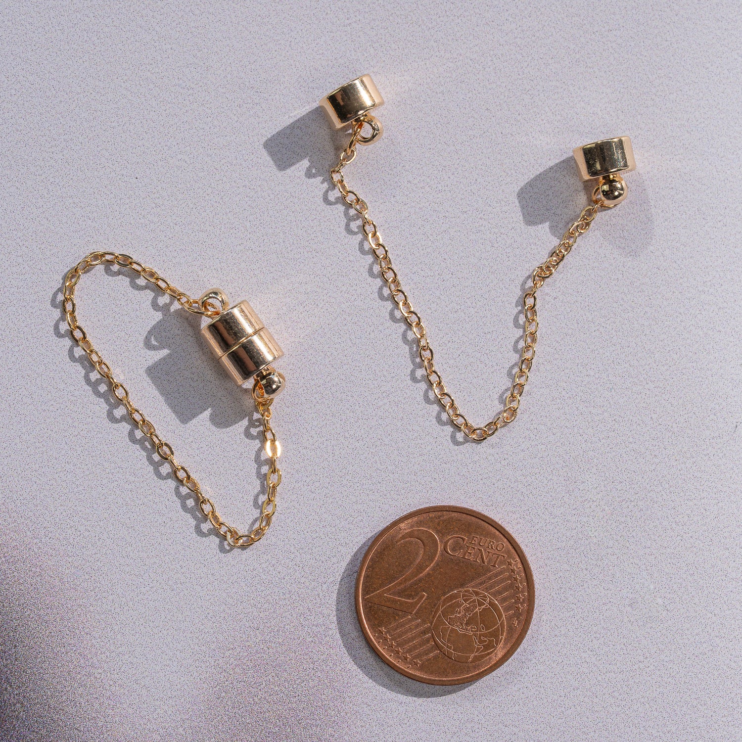 Fermoir magnétique avec chaine de sécurité en laiton plaqué or 18k de 13 mm ( à l&