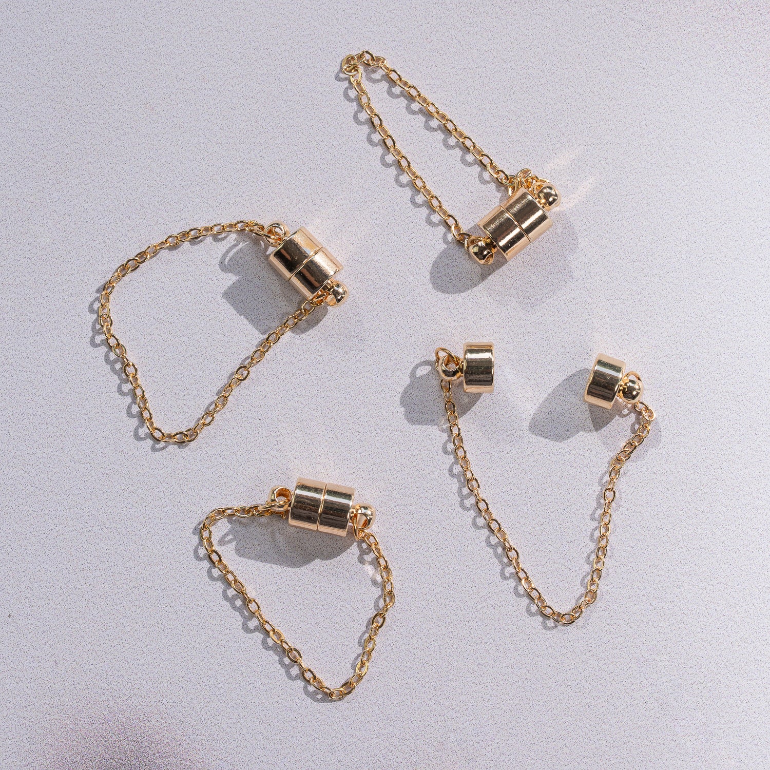 Fermoir magnétique avec chaine de sécurité en laiton plaqué or 18k de 13 mm ( à l&