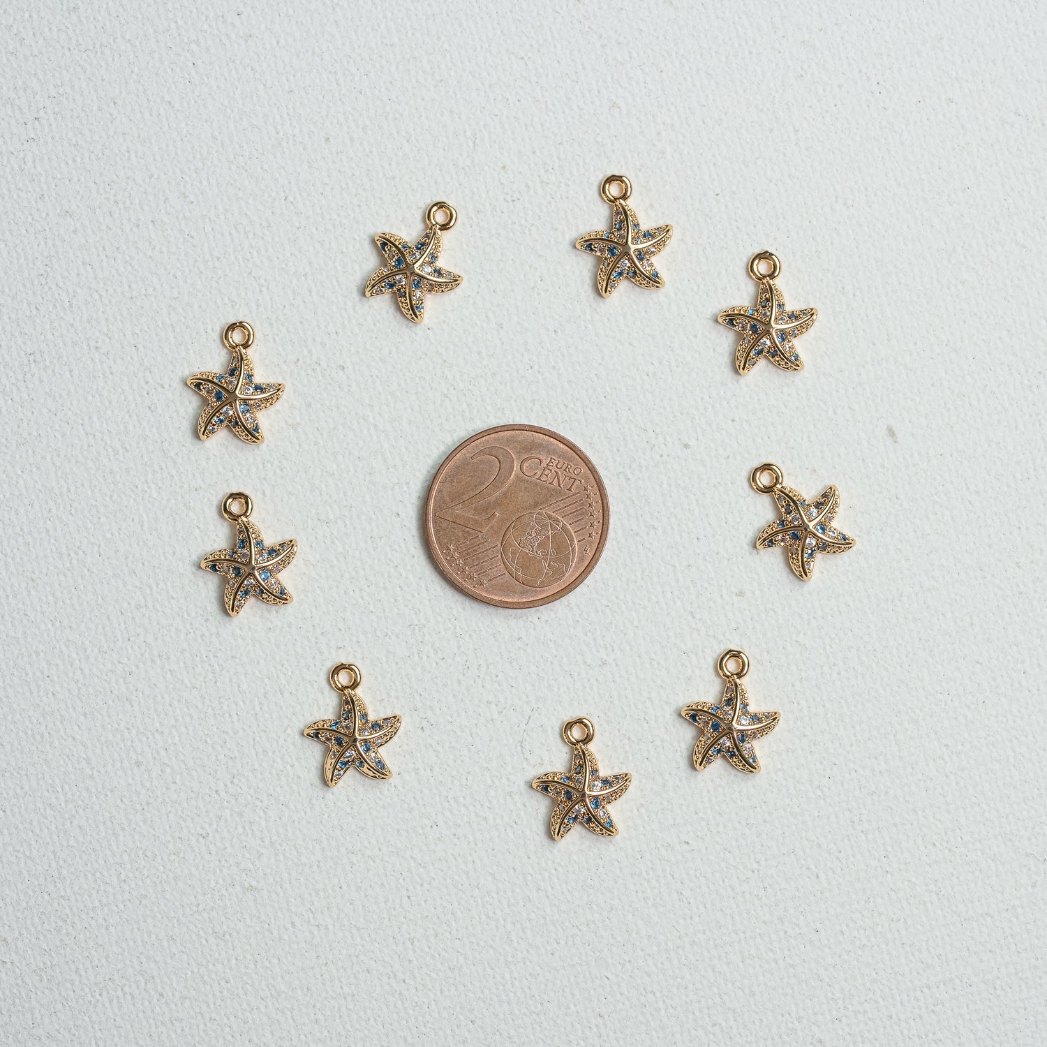 Breloques étoiles de mer en laiton plaqué or 18k et zirconium bleu de 12,5 mm ( à l&