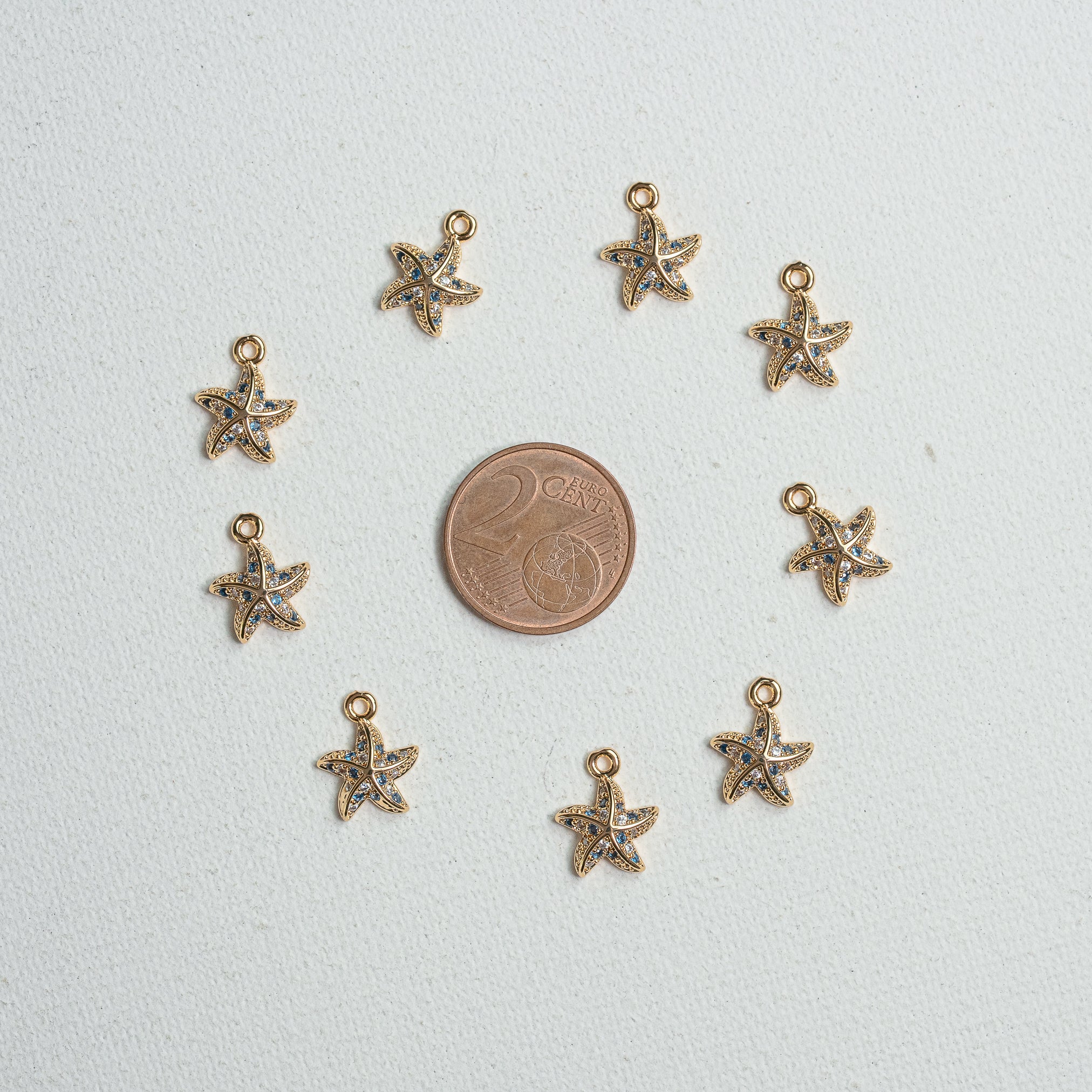 Breloques étoiles de mer en laiton plaqué or 18k et zirconium bleu de 12,5 mm ( à l&