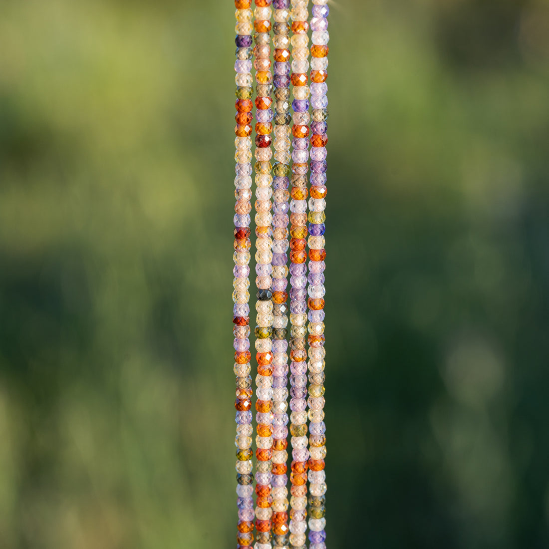 Perles rondelles facettes de zirconium multicolore de 3 x 2 mm ( 1/2 rang de env 82 perles )