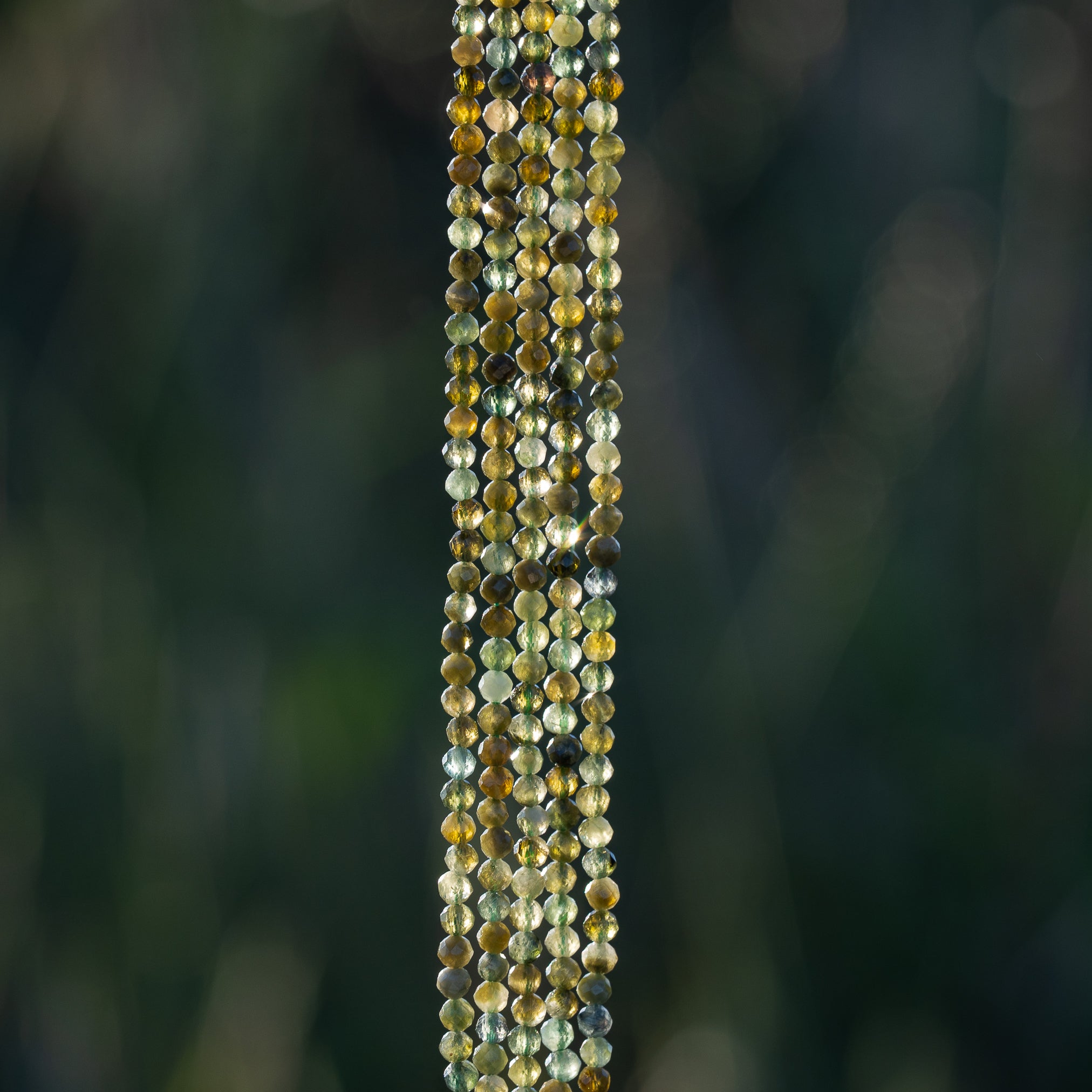 Perles rondes facettes en Tourmaline verte de 2,5 mm ( rang de env 160 perles )