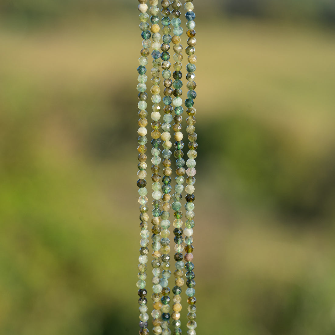 Perles rondes facettes en Tourmaline verte de 2,5 mm ( rang de env 160 perles )